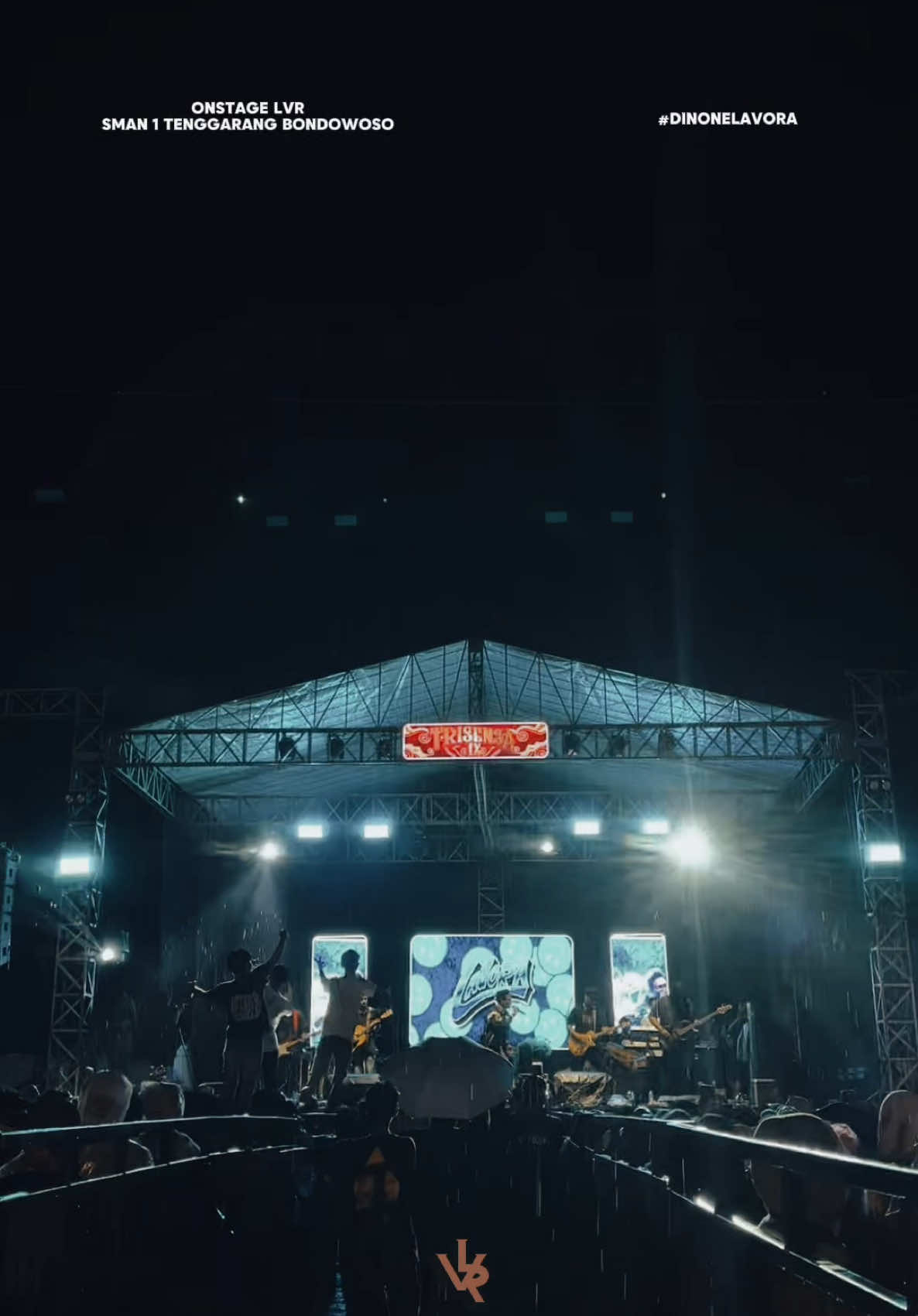 Beberapa cuplikan onstage di SMAN 1 Tenggarang Bondowoso 🔥  Siapa nih yang kena cctv mimin absen yuk😘 Terimakasih banyak untuk teman teman semua dan jika kami banyak kurangnya kami mohon maaf sebesar besarnya. Dan semoga bisa berjumpa dilain kesempatan 😊🫶🏻  #lavora #sman1tenggarang #bondowoso #fyp #musikditiktok 