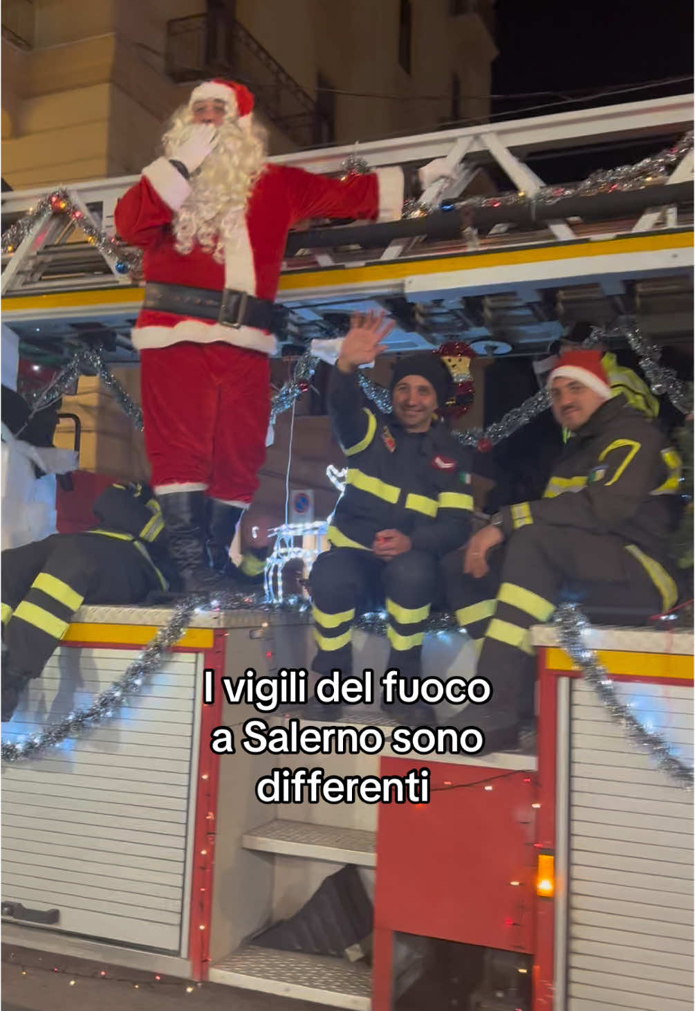 I vigili del fuoco a Salerno sono differenti 🎅 #salerno #campania #natale2024 #vigilidelfuoco