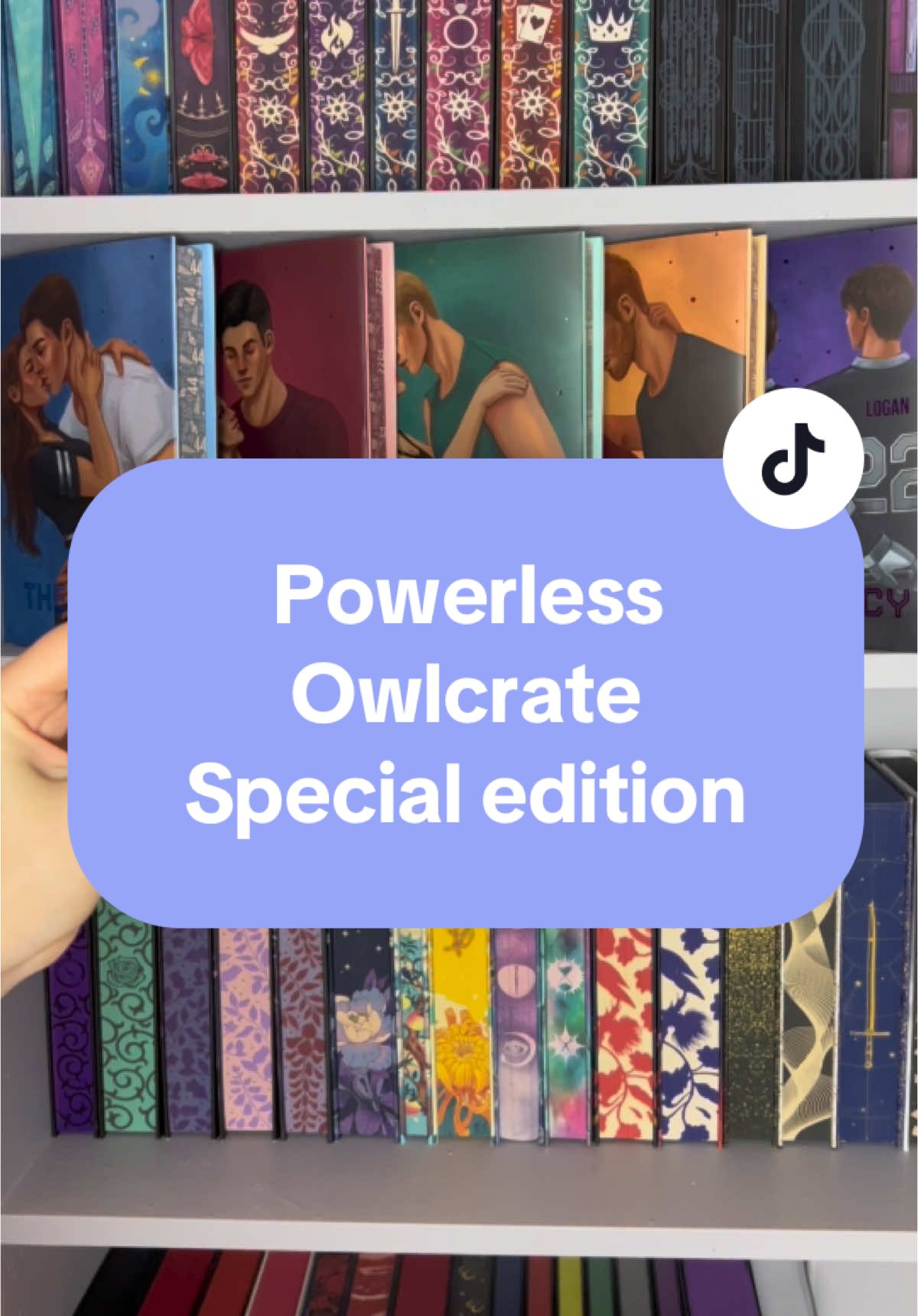 ✨ Unboxing the stunning edition of the Powerless set by @owlcrate was an absolute dream! 😍 From the moment I opened the box, I was blown away by the attention to detail and the sheer beauty of every single item. The exclusive cover is a masterpiece, and the sprayed edges? Total perfection! The artwork and extras included just made this set feel so magical and special. 🌟 I couldn’t stop flipping through the book and admiring the incredible designs. It’s clear so much thought went into curating this set, and it’s definitely one of my favorite Owlcrate editions ever! 💕 Do you have a favorite Owlcrate special edition? 📚  #UnboxingMagic #owlcrate #powerless#laurenroberts #OwlcrateUnboxing #BookishJoy #SpecialEdition #PowerlessSet #BookLoversParadise 