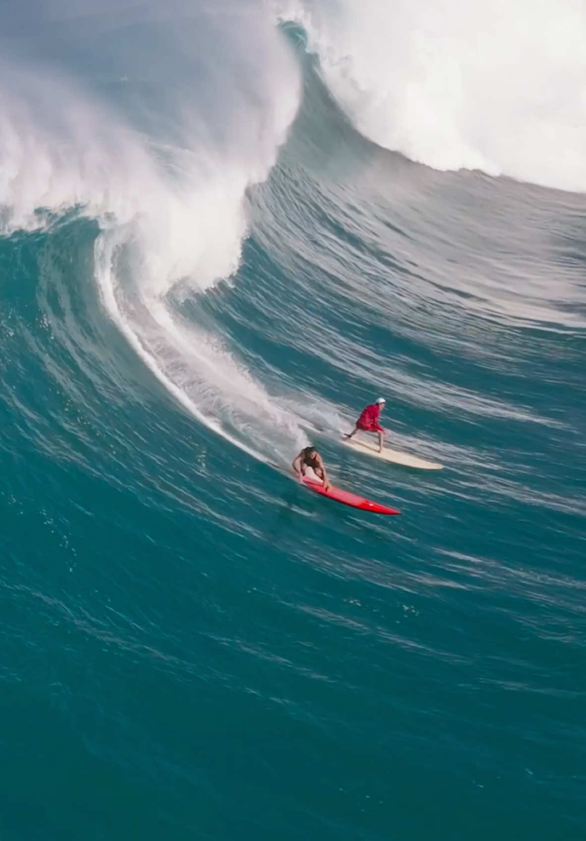 The bay has called it! The Eddie Aikau big wave competition is green lit for this Sunday 12.22 at Waimea on the North Shore of O’ahu.  Here are highlights from the morning of the announcement. Surfers charging 20+ waves prepping for the Eddie. #eddie #eddieaikau #bigwave #surfing #competition #northshore #oahu #waimea 