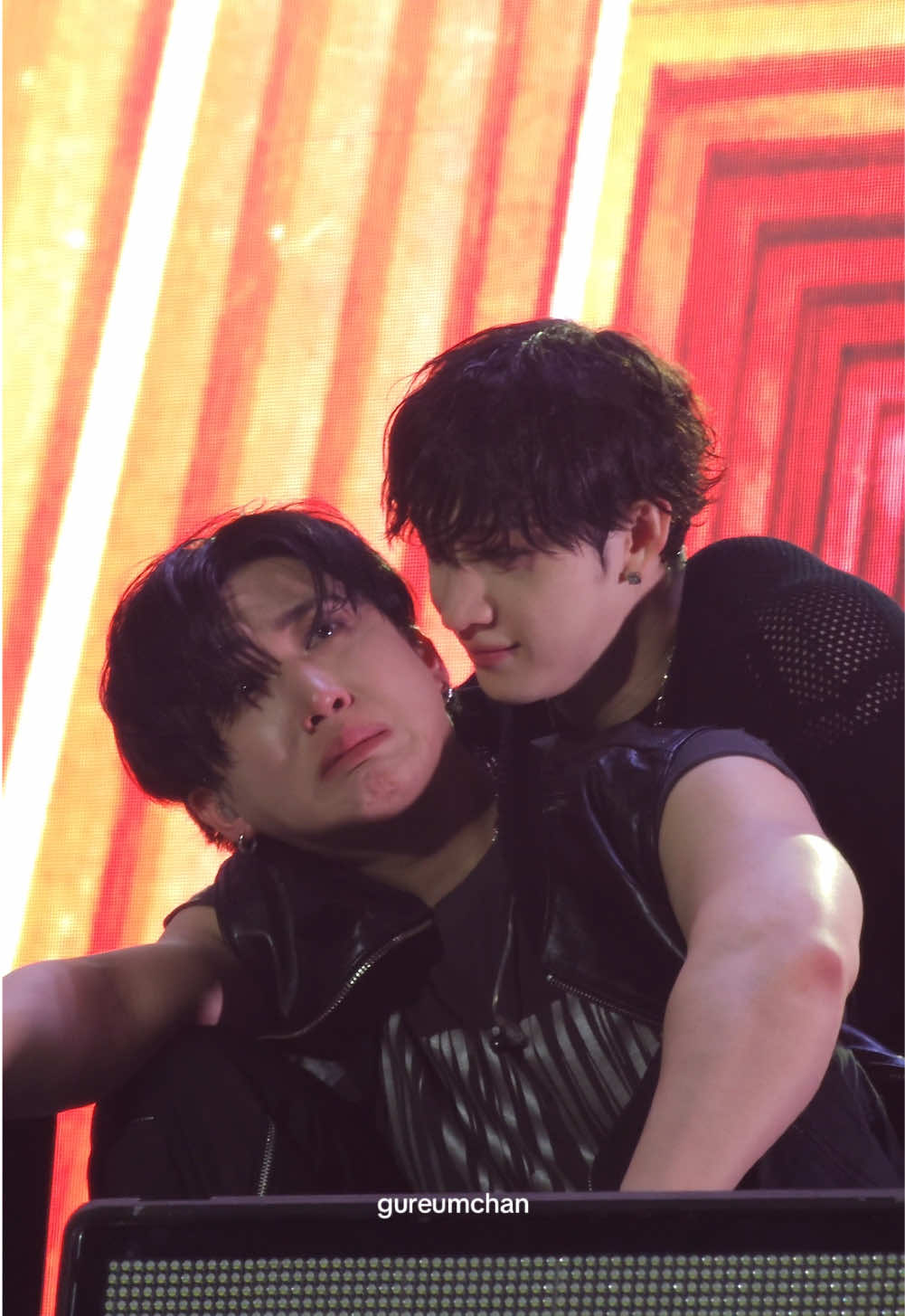 this father-son duo… 😂😭😂😭 #s#straykidss#skzd#dominATEd#dominateworldtour스#스트레이키즈스키즈 #dominATE_JAKARTA #dominATE_JKT #fyp #kpopfyp #bangchan #changbin #방찬 #창빈 #binchan 