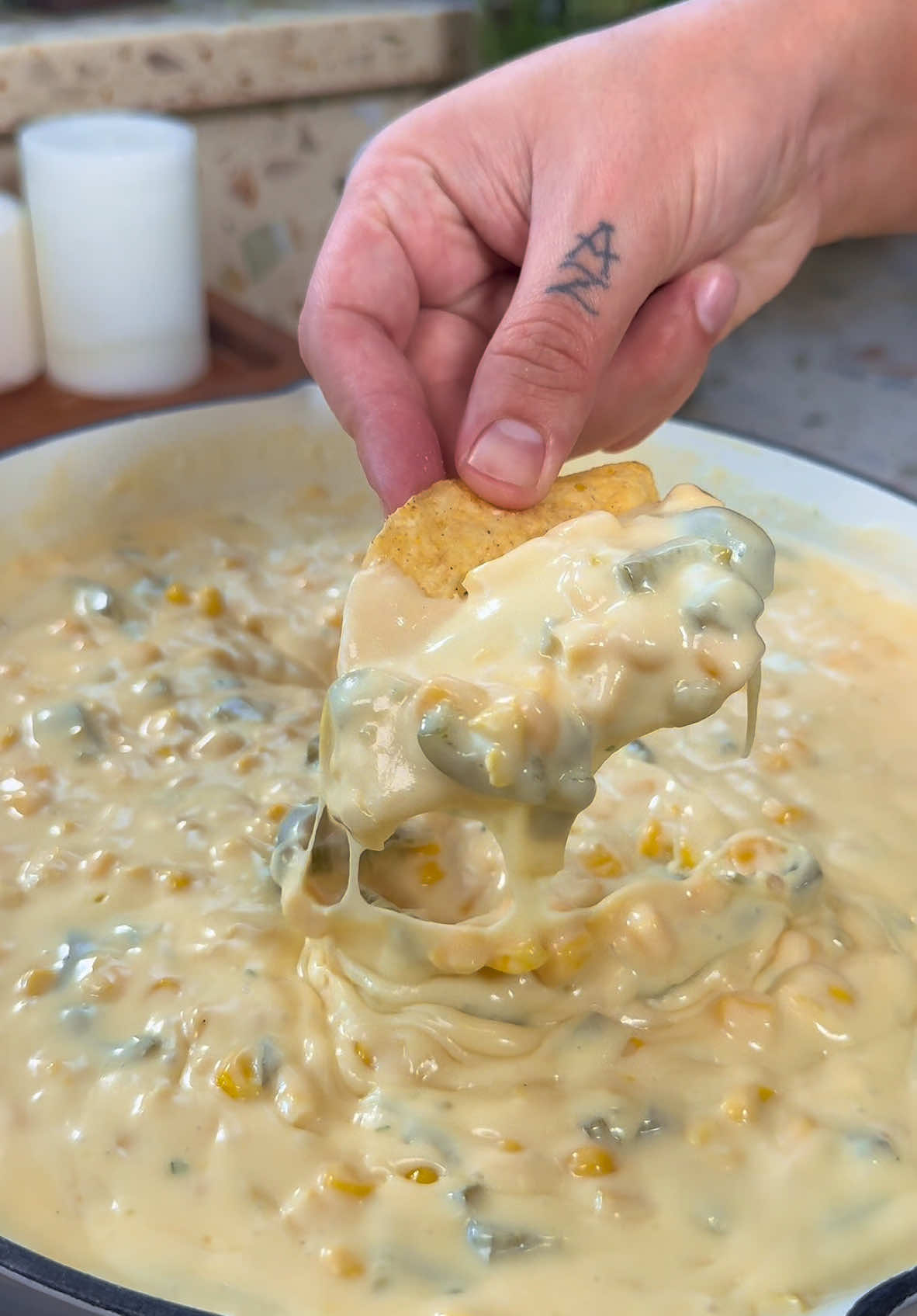 Quick and easy cheesy Jalapeño Corn Cream Dip🧀🌽 #comidamexicana #mexicanfood #dippingsauce #cheesy #cheese #corn #jalapeño #holidayrecipe #quickrecipes #recetasfaciles #brunch #mexico #appetizers 