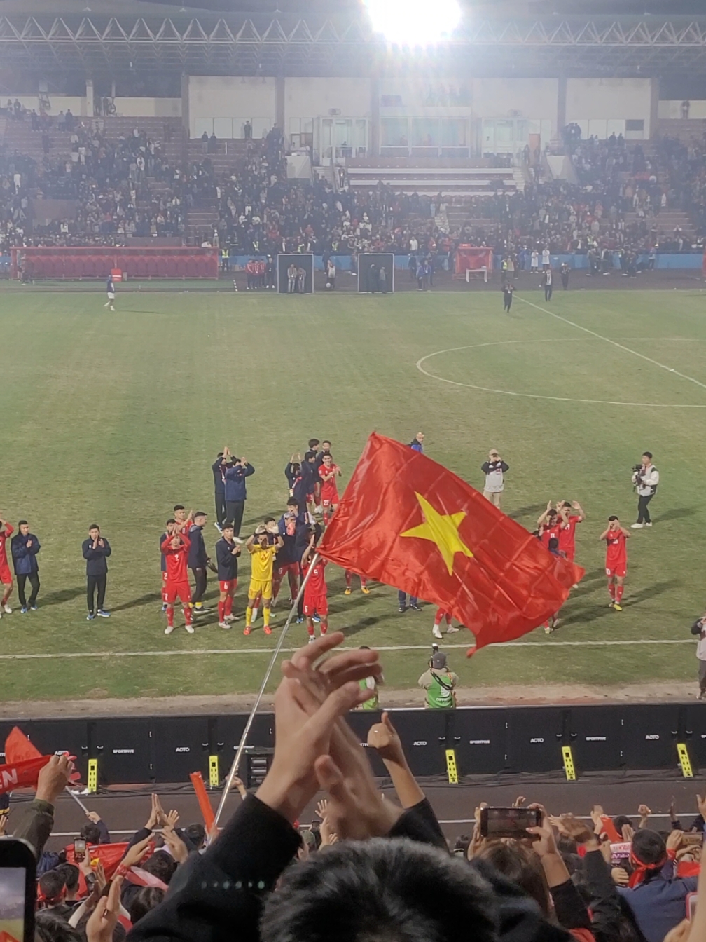 Yêu cái cách lá quốc kỳ Việt Nam tung bay quá 🇻🇳🇻🇳🇻🇳 #fyp #vietnam #aseancup2024 #affcup2024 #mitsubishielectriccup2024 