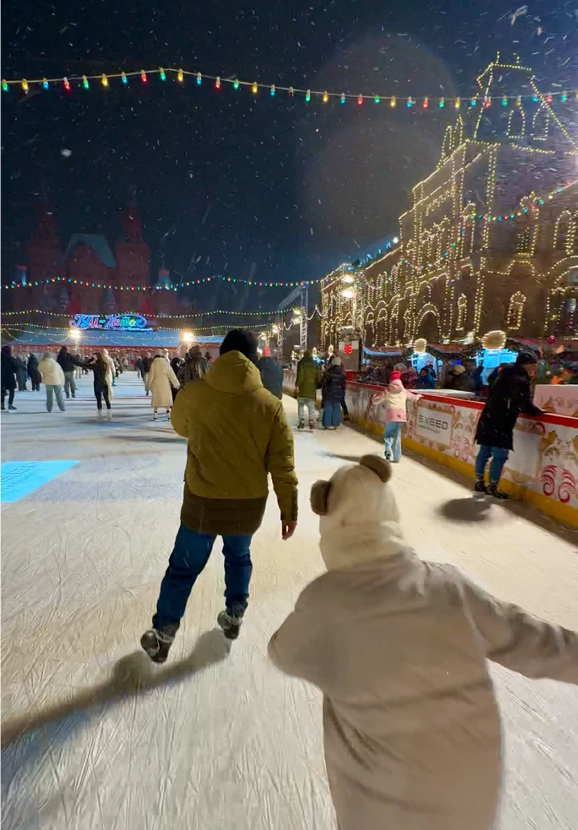 Skating in redsquare ❄️⛸️  #moscow #fypシ #russia #redsquare #موسكو #viral #روسيا #snow #الساحة_الحمراء #4upage 