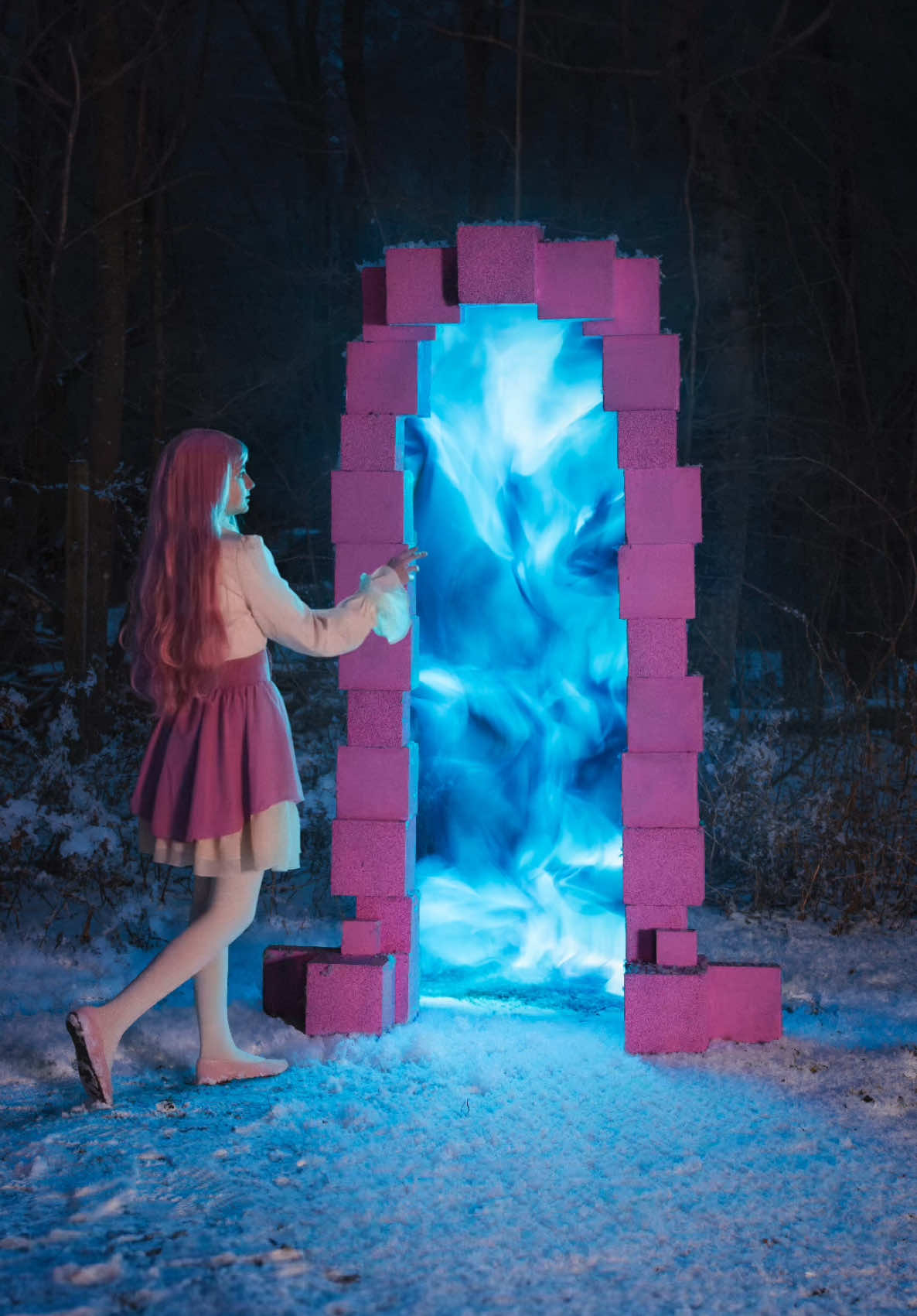 We made a magic portal inspired by the pink portals in the new Infinity Nikki game ✨ #InfinityNikkiPartner 💕 The foam for the portal wasn’t as sturdy as we had hoped and fell apart on us a few times, but we still managed to glue it back together and capture the photo 😅. Our daughter, Emma, posed like a statue, while her dad handled the lighting, and I captured it all. Infinity Nikki is a magical game! It’s an open world adventure game with magic around every corner, beautiful places to explore, and lots of dress-up. Start your own magical adventure now in #InfinityNikki 🌸 #photomagic #photoshoot #behindthescenes #lightpainting #fyp 