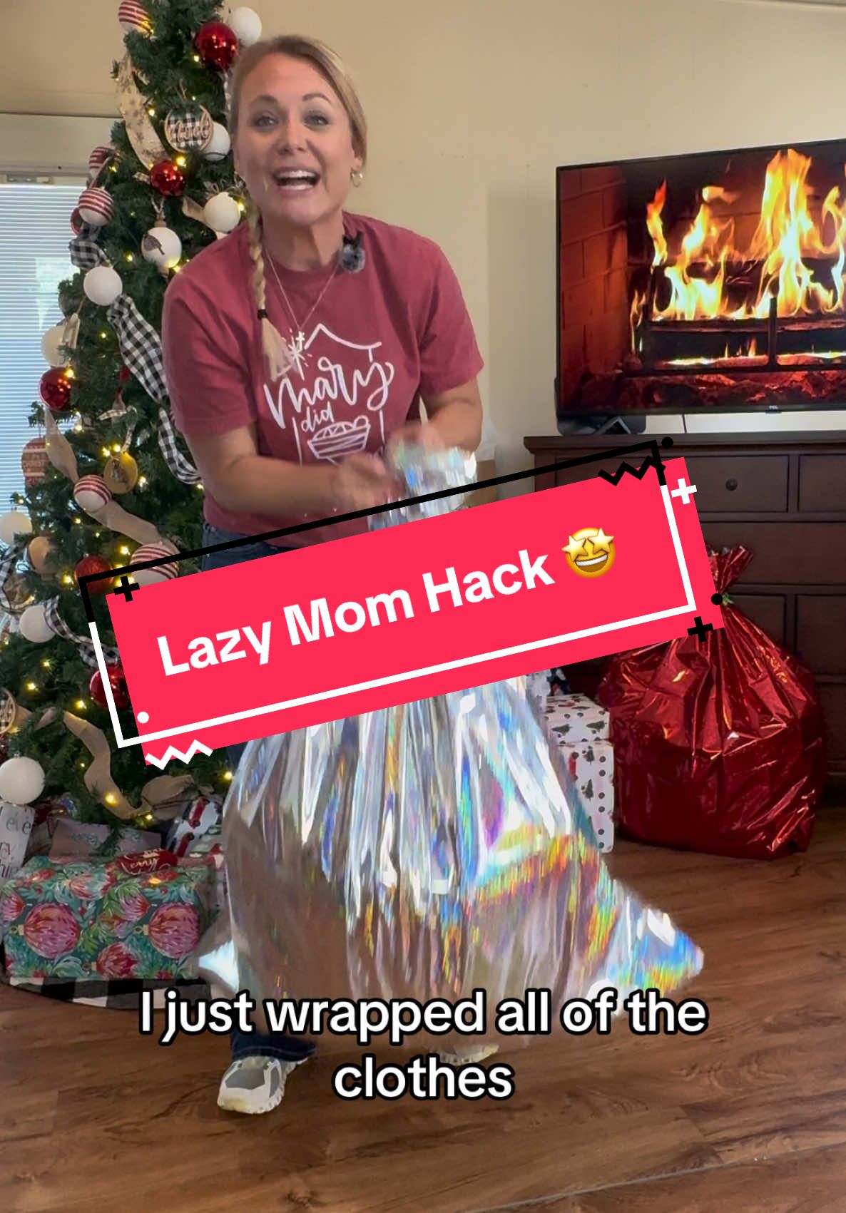 #christmas2024 #momhack #wrappinggifts #christmas #presents #grinch #fypシ゚viral #walmart 