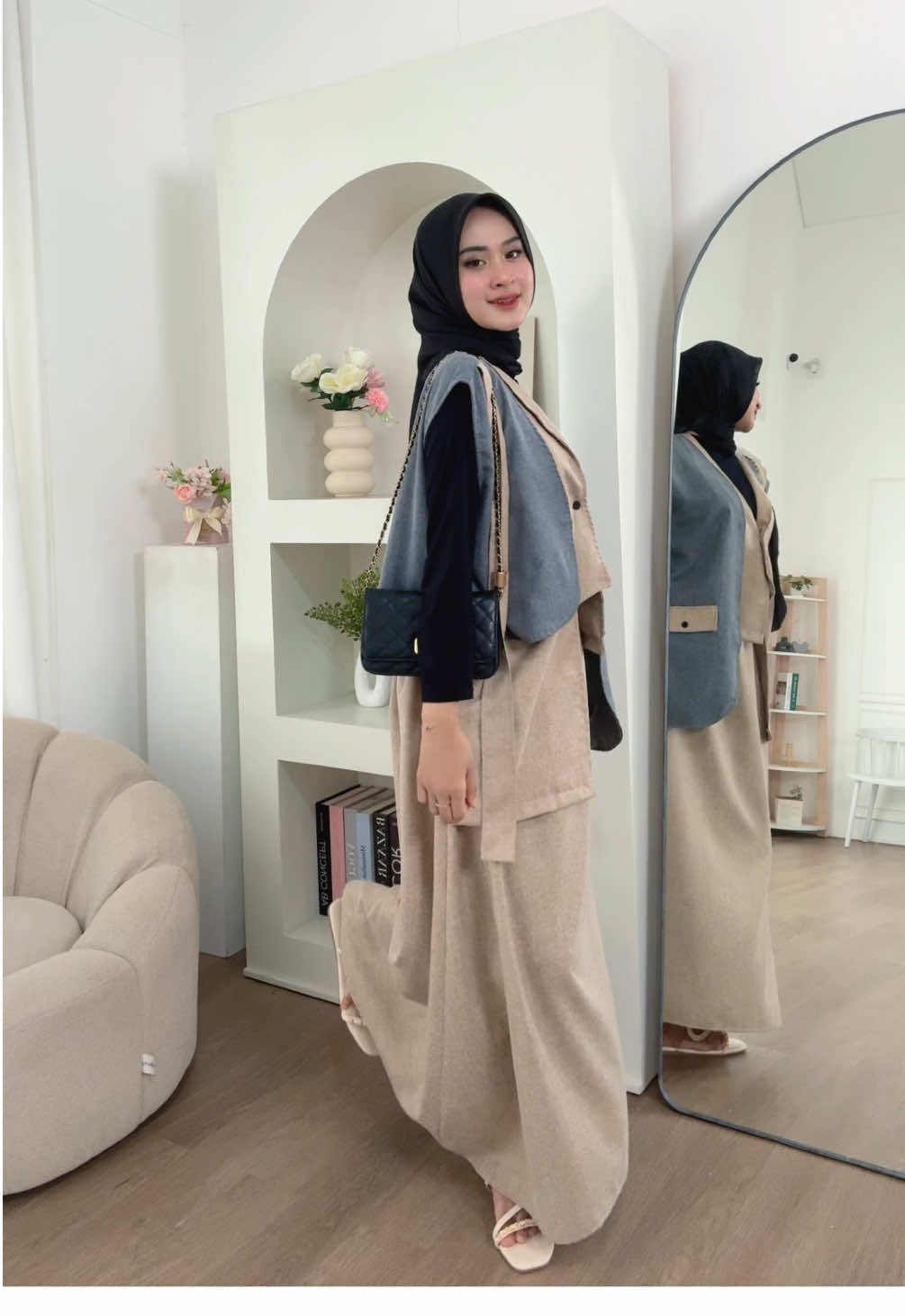 How i style Zalina Oneset rok 2in1 ? Buat hangout samaa bestiee cakep bangett😍🤏🏻✨ #alsakinaofficial #promoakhirtahun #outfitinspo #fashiontiktok #belilokal #outfitideas 