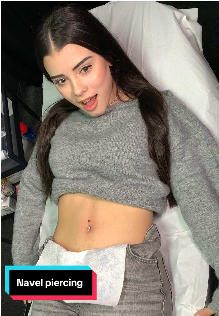 My client’s reaction🤭: #navelpiercing #piercing #bodypiercing #bodypiercer #piercer #piercingtok #piercingbucuresti #piercersoftiktok 