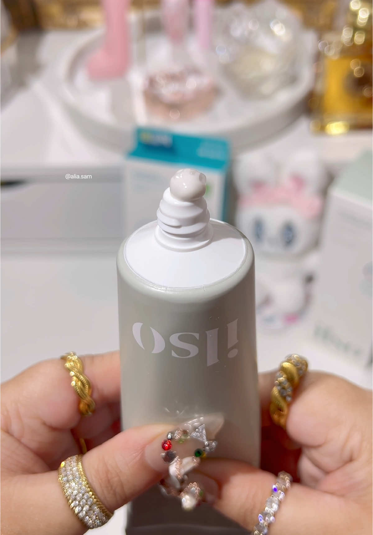 Give the gift of glowing skin this Christmas 🎁✨ @ilso_global Skincare is now available at @PURESEOUL – the perfect present for your loved ones (or yourself 😉) Products mentioned: Deep clean master, natural milk cleansing oil, clean up mud cream and natural mild clear nose patch box  AD-PR #Ilso #PureSeoul #KBeauty #holidaygifts  #ChristmasGiftGuide #GiftIdeas #GlowingSkin #SkincareGifts #holidayskin #holidayskincare #skincarecommunity #viralreels #makeup #makeupcollection #makeuplover #luxurymakeup  #cutemakeup #foryou #fyp  Holiday makeup. Holiday collection. Skincare lover. Minimalist makeup. Beauty routine. London. UK blogger. UGC creator. Aesthetic. Holy grail. Beauty community. Skincare community. Holiday gifts. Holiday gift guide.