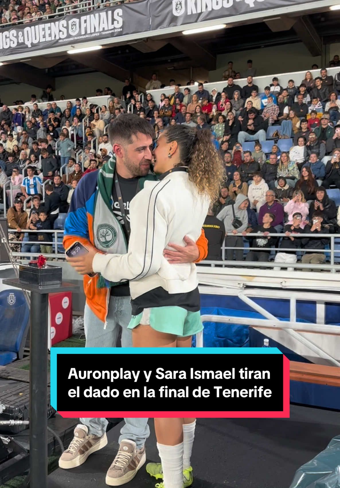 Auronplay y Sara Ismael tiran el dado en la final de Tenerife #kingsleague #InfoJobs 