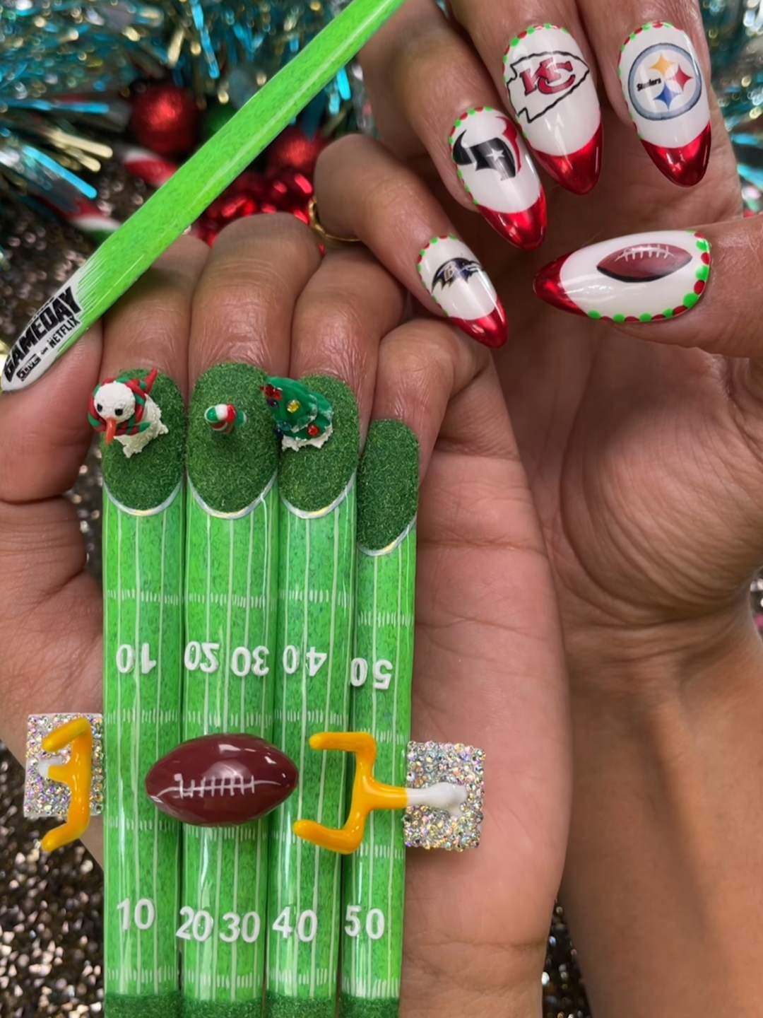 Wait @ilysmnails i need this set for the tailgate!! Tune in to NFL Christmas Gameday Live on Netlfix #NFLonNetflix