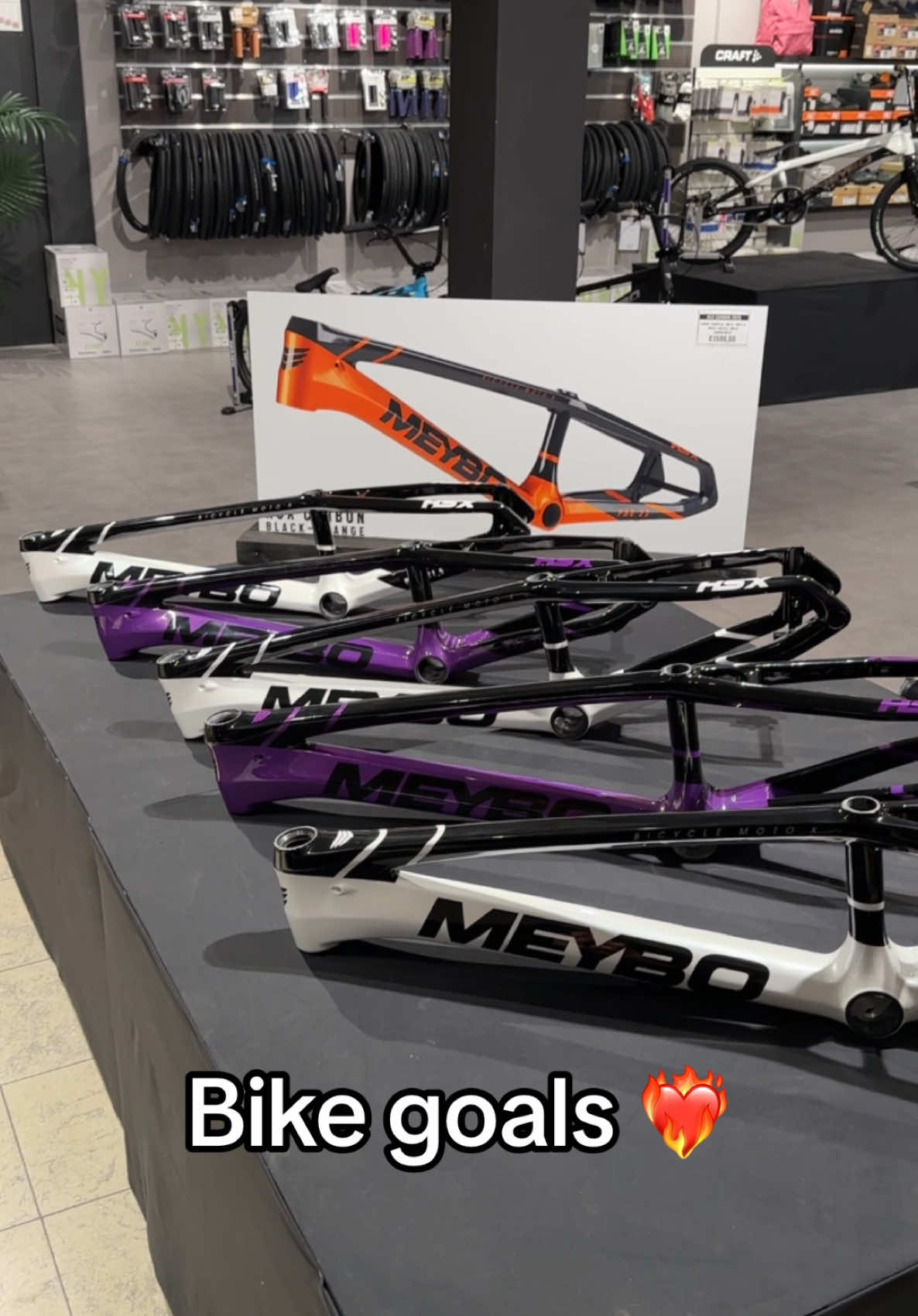 We build your dream bike 🤩👨‍🔧 #bmx #bmxrace #Flow #FlowBMX #ride #bmxbike #bike #bicycle #meybo #meybohsx #hsxcarbon #carbonframe #dreambuild #dreambike 