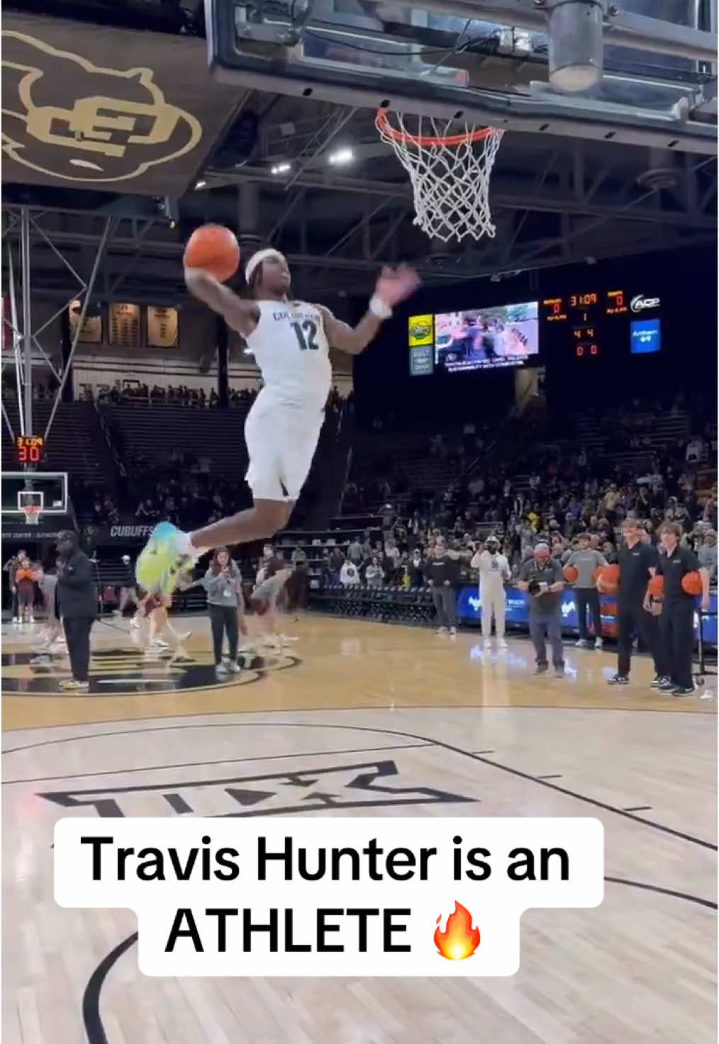 Travis is really in a full basketball uniform for this dunk 😮 (via nick_rothschild/x Denver7) #basketball #dunk #football #college #travishunter 