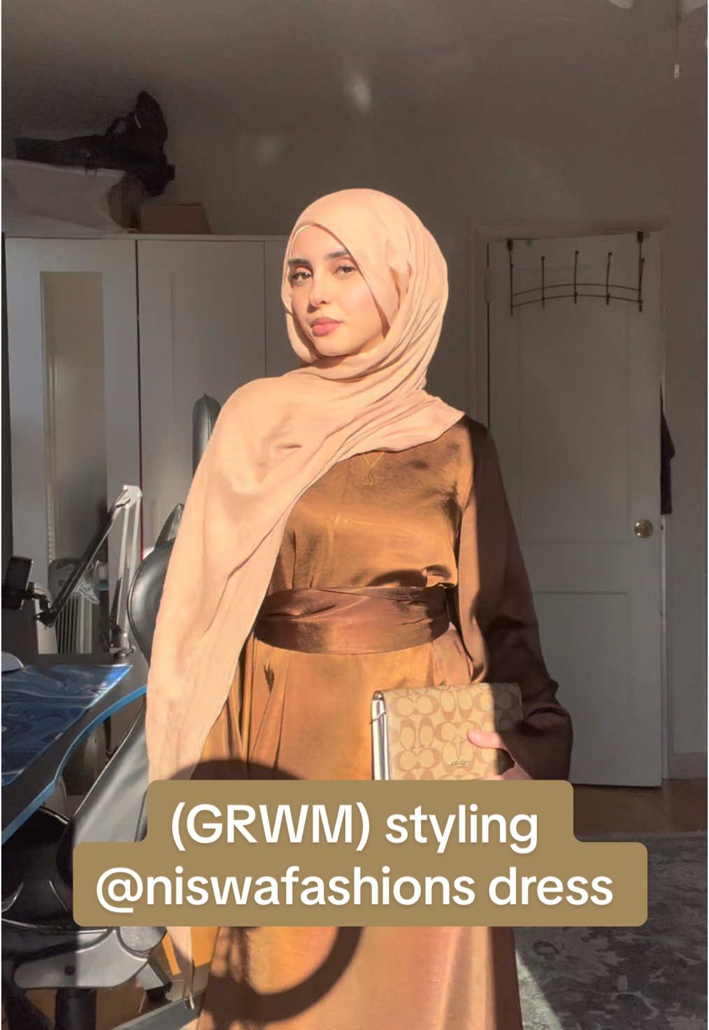 GRWM featuring this beautiful-Aliya Evening Dress- Color: Espresso🤎 size: XS from @Niswa Fashion ✨ And the chic- Coco Sand Premium Modal Woven Ecovero✨ Use my code: HAJARRAMADAN  for a discount!🫶🏻✨ . Outfit details: . Dress/hijab: @niswafashion  . Jewelry: Watch from:@RAYMOND WEIL  . Allah Neckless-from: @ZUDO®-Use Code: HR10 . Perfume:  Mayzoon-from:@Maison d'Orient-Use code:HAJARRAMADAN  . Sunset dreams-from: @coach . Flower bomb tiger, lily-From:@Viktor&Rolf Fragrances . purse from: @Coach . . #hijab #modestfashion #grwm #styling #DRESS 