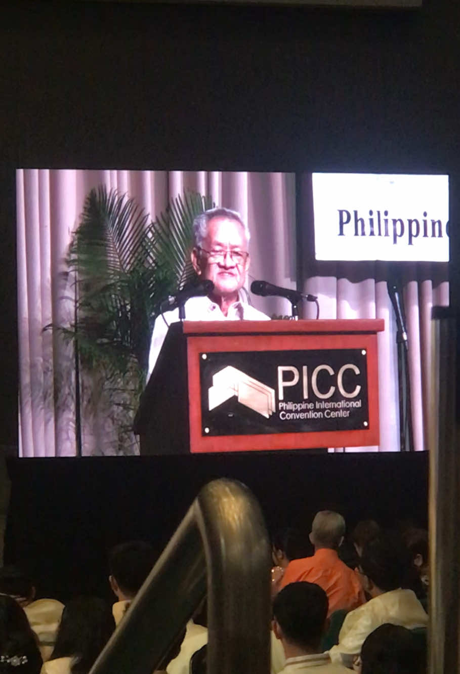 That moment when you got to see the legendary Engr. Estañero☺️ #fyp #PICC #civilengineer #hge #fypシ゚ #newcivilengineer #merrychristmas 