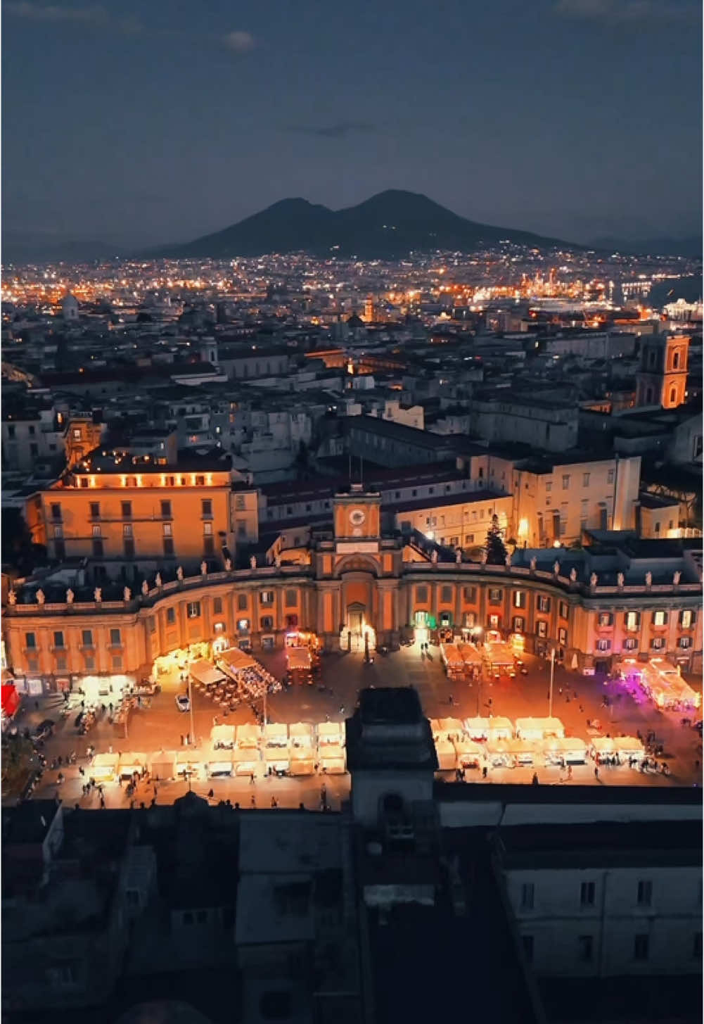 Auguri amore. 🧜🏼‍♀️ #napoli #piazzadante #naples #tammurriatanera 