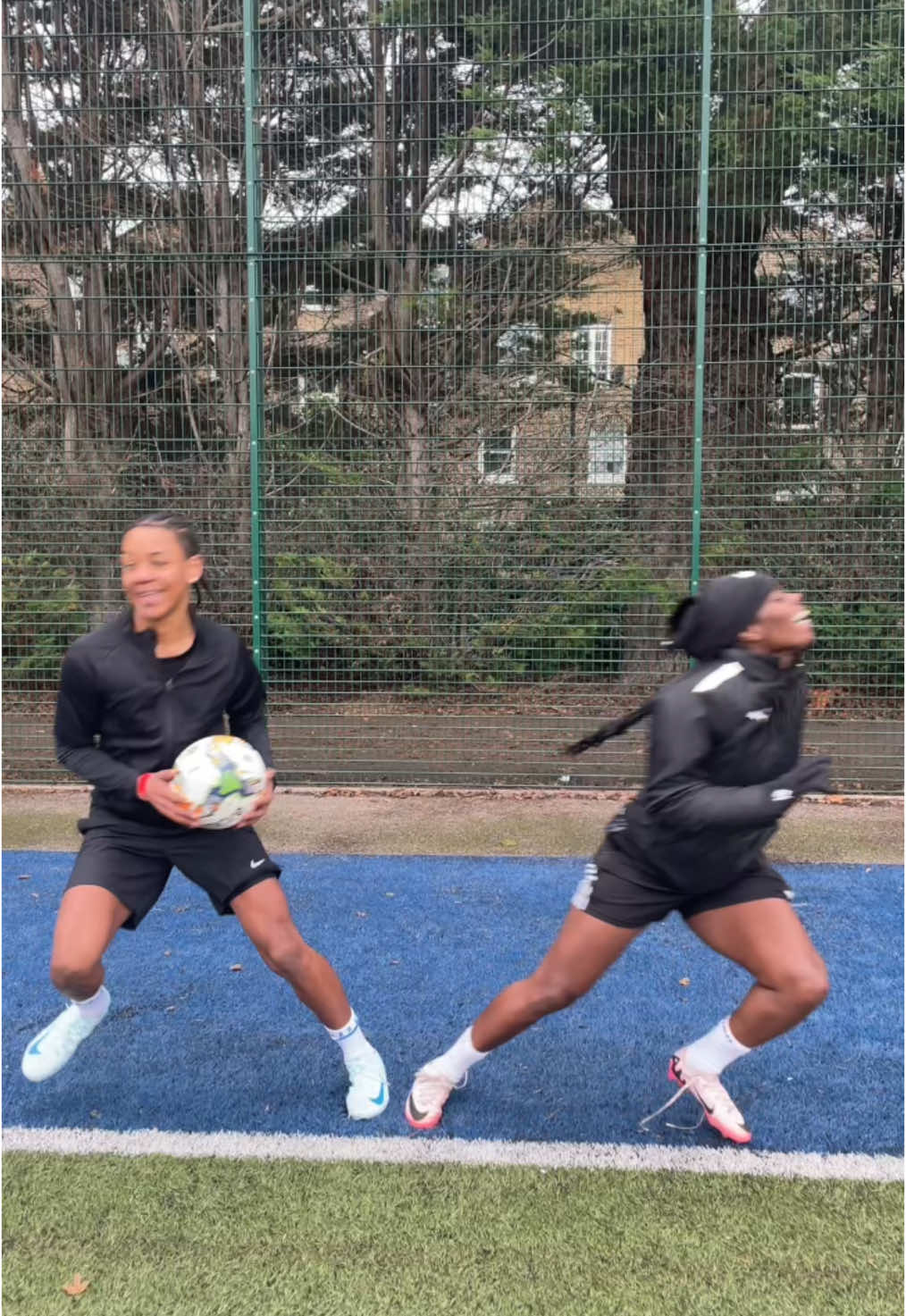 Testing tekk with @freda_ayy 🤝 #futebol #soccertiktok #freestylefootball #footballskills #ballers #fyp #foru 