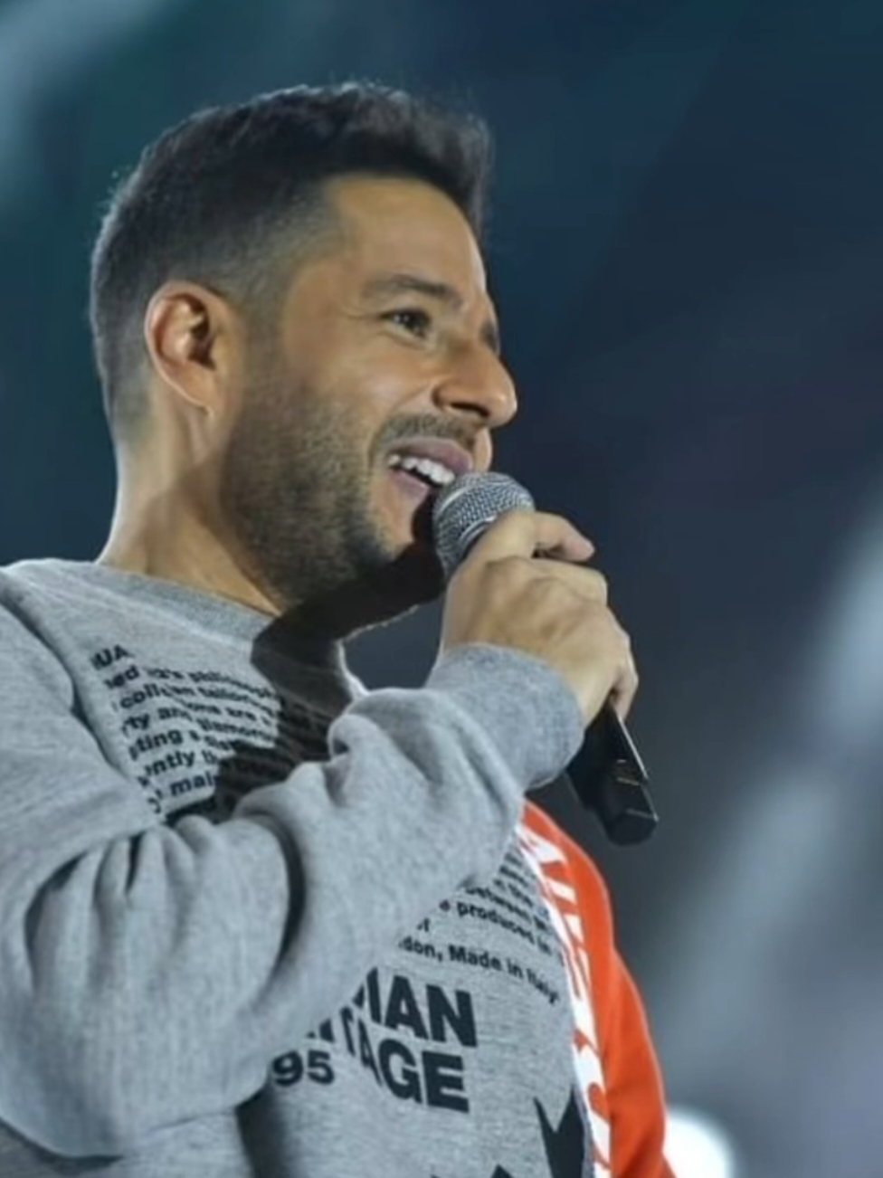 قالوا فيكي حنان زيادة .. ربنا ضايفه 🥰🤍 @Mohamed Hamaki #hamaki #mohamedhamaki #ultrashamaki #حماقي #محمد_حماقي #التراس_حماقى #new #live #explore #song #album #NewAlbum #f #fy #fyp #fypage #foryou #fyppppppppppppppppppppppp #viral #viralvideo #viraltiktok 