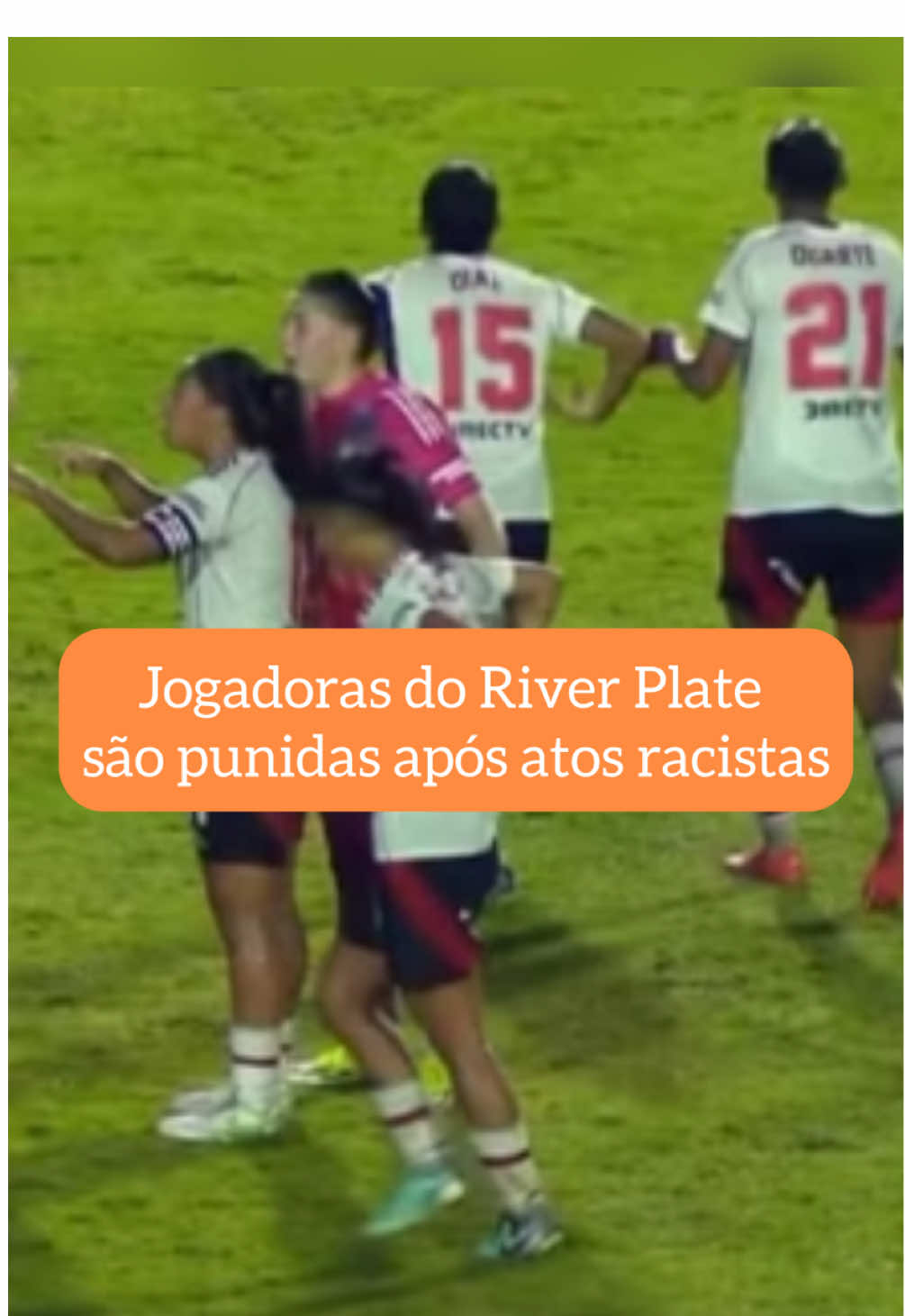 As racistas tão assustadinhas, gente. Vocês tão com peninha delas? Ontem na partida entre Grêmio e River Plate, pela Brasil Ladies Cup, quatro jogadoras do clube argentino praticaram racismo no gramado do Canindé. O Grêmio se retirou do campo, o jogo foi suspenso, o River Plate excluido da competição. Hoje a justiça de SP determinou a prisão preventiva dessas quatro atletas.  #Futebol #futebolfeminino #tiktokesportes 