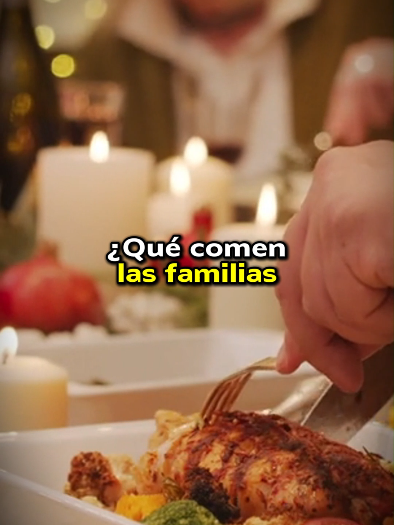 ¿Que cenan las familias americanas en Navidad? Las familias americanas tienen tradiciones culinarias navideñas únicas según su país. En México, Costa Rica y Honduras predominan los tamales, mientras que en El Salvador se disfrutan panes con pollo. En el Caribe, el cerdo asado es el rey, con pernil en Puerto Rico y lechón en Cuba. En Sudamérica, hallacas en Venezuela, panetón en Perú y vitel toné en Argentina son protagonistas. Sin embargo, el pavo es el plato más común en Canadá, Estados Unidos, y varios países sudamericanos. ¿Qué come tu familia? ¡Déjalo en los comentarios! #curiosidades #ias #sabiasque #interesante #datoscuriosos #historia #navidad #christmas