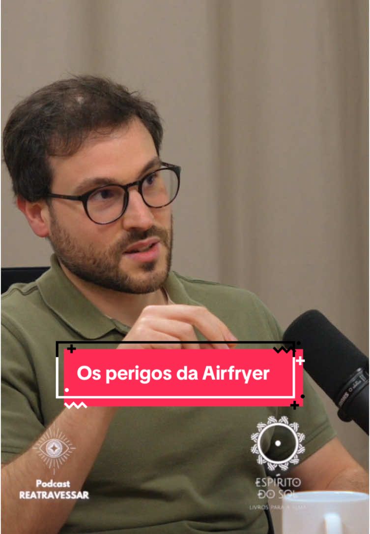 O  convidado desta semana do Podcast Reatravessar é especialista em medicina ortomolecular e dedica a sua atividade a descobrir a causa dos problemas para compreender melhor os sintomas do corpo. Durante o seu percurso, @Dr Fabio Trigo - Ortomolecular começou a perceber que a nutrição física e mental era a sua missão de vida. Desde então tem estudado esta área tão fascinante e ajudado as pessoas que o consultam a compreender melhor os sinais do corpo.  Neste episódio falamos da importância dos suplementos, da atitude mental e da alimentação adequada para a nossa saúde. Fica ainda a saber sobre alguns hábitos e alimentos que podem ser nocivos para o corpo. Este é um episódio cheio de conteúdo e dicas úteis, não percas! 🎧🎙️ 𝙏𝙤𝙙𝙤𝙨 𝙤𝙨 𝘿𝙤𝙢𝙞𝙣𝙜𝙤𝙨 sai um novo episódio do REAtravessar que podes ver no meu canal de 𝙔𝙤𝙪𝙩𝙪𝙗𝙚 𝙤𝙪 𝙤𝙪𝙫𝙞𝙧 𝙣𝙤 𝙎𝙥𝙤𝙩𝙞𝙛𝙮, 𝘼𝙥𝙥𝙡𝙚 𝙋𝙤𝙙𝙘𝙖𝙨𝙩 𝙚 𝙂𝙤𝙤𝙜𝙡𝙚 𝙋𝙤𝙙𝙘𝙖𝙨𝙩. 🎧🎙️