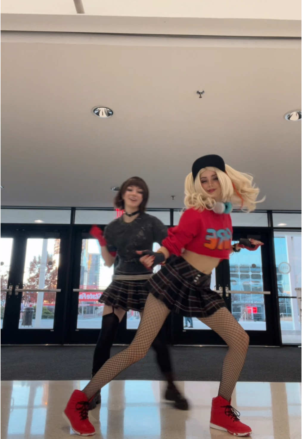 That’s my best friend❤️🖤 @Celebi DC: @Brian Esperon #cosplay #persona #makoto #personacosplay #cosplayers #dance 