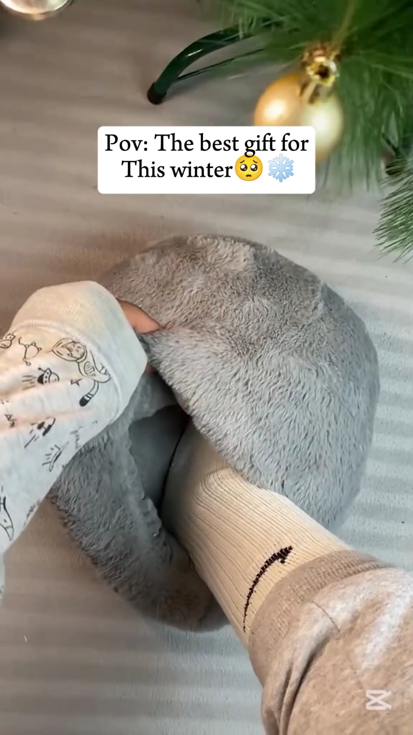 Your Cold Feet Need This ❄️ Check Link in Bio 🔗  . . #footwarmer #fypシ゚ #fyp #foryoupage #foryoupage❤️❤️ #christmas #explore #winter #cozy #snow #wintervibes #christmasgiftideas #amazonfinds #tiktokmademebuyit #christmas2024 #christmascountdown #canada #america 