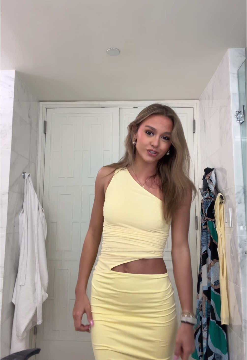 yellow dress