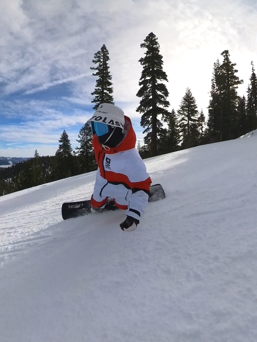 When my legs give up on me but still gotta carve down the mountain #northstarskiresort #snowboardcarving #snowboard #snowboarding #snowboardtiktok 