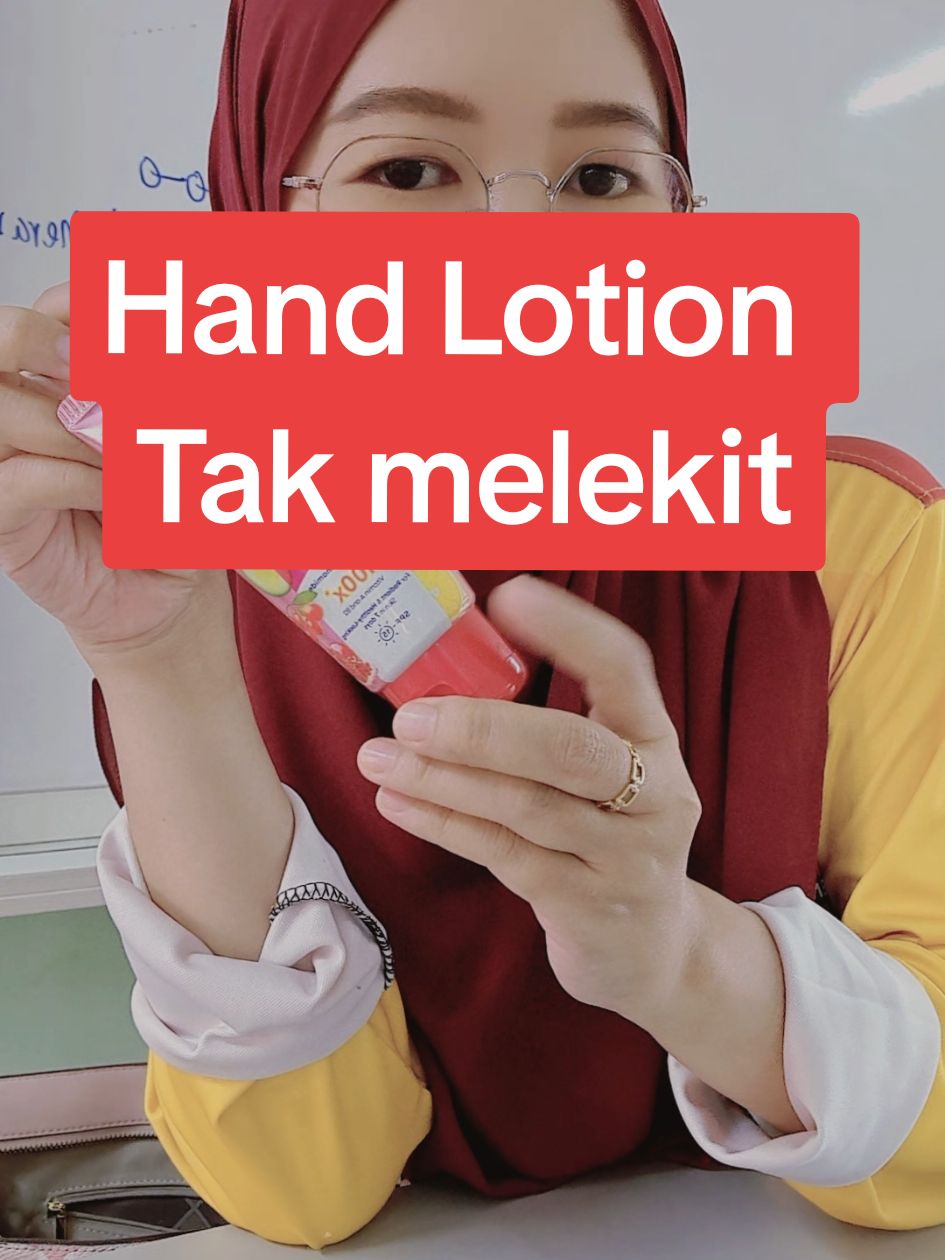 Kadang2 selalu terlupa nak apply lotion. so kali ni beli lotion size kecik je n letak dalam hand bag.  now ada promo BUY 2 FREE 1 . kat mana? kat @Shopee Malaysia  lah👍 So SHOP NOW ok. link kat profile. tajuk: Lotion Nivea Size kecik #Shopee #ShopeeHaul #MYShopeeHaul #LowestPriceGuaranteed #DijaminHargaRendah