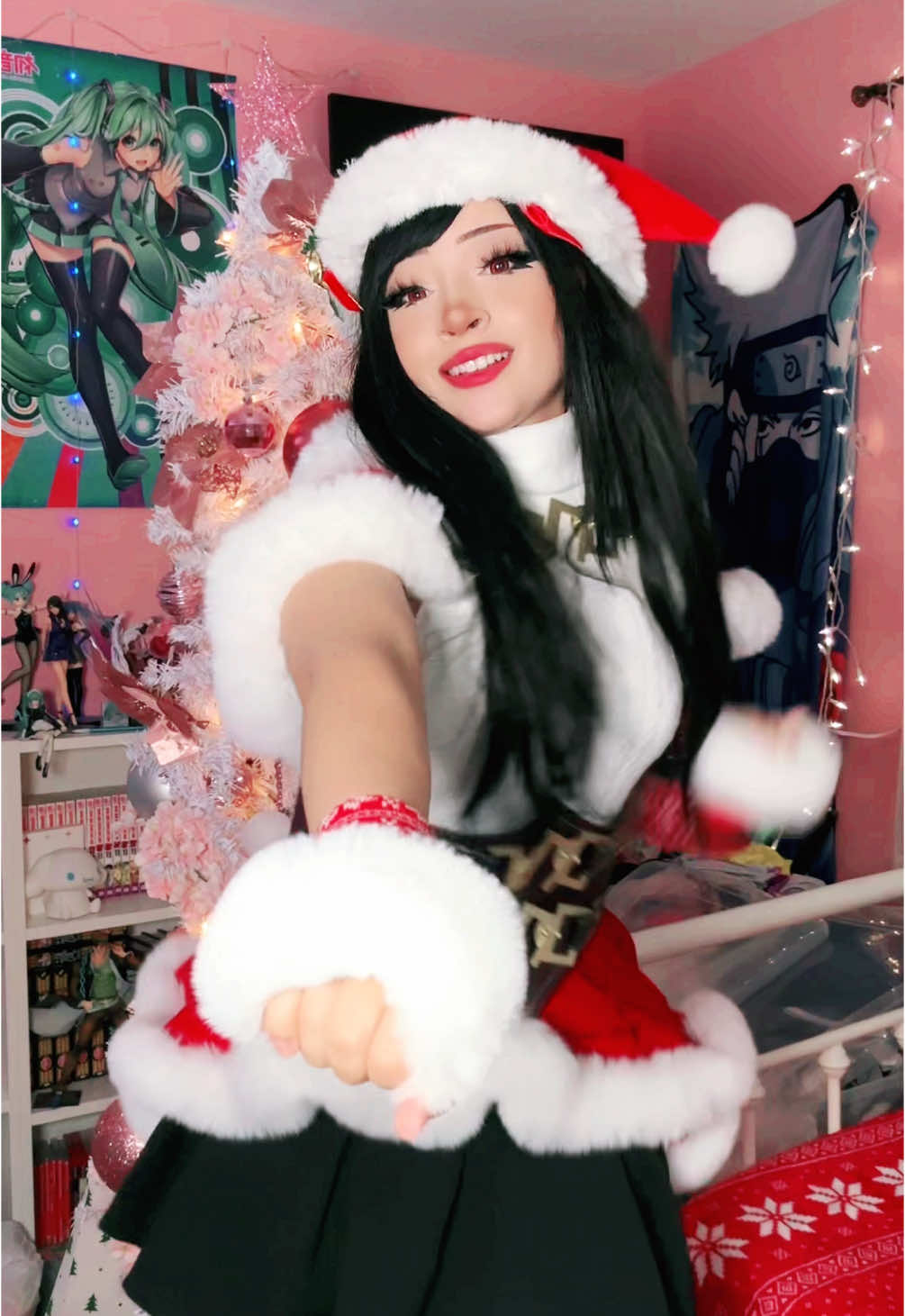 CHRISTMAS TIFA❤️ im opening po box packages on stream rn!! #christmascosplay #tifalockhartcosplay #tifacosplay #tifacosplayer #cosplaydancer 