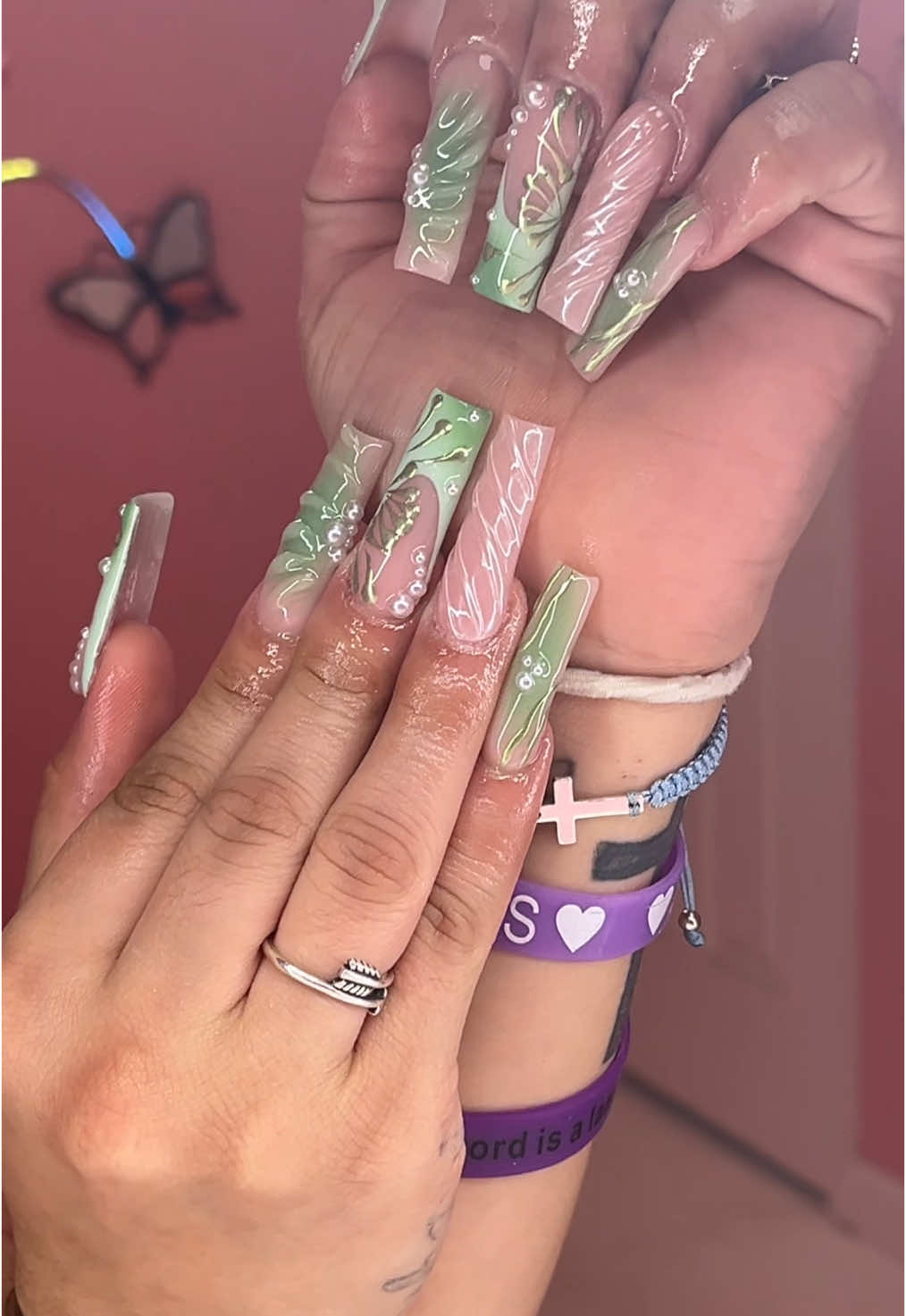 Obsessed 😭😭🫶🏼 tag the creator! #fyp #foryoupage #nailtech #nails #acrylicnails #nailtransition 