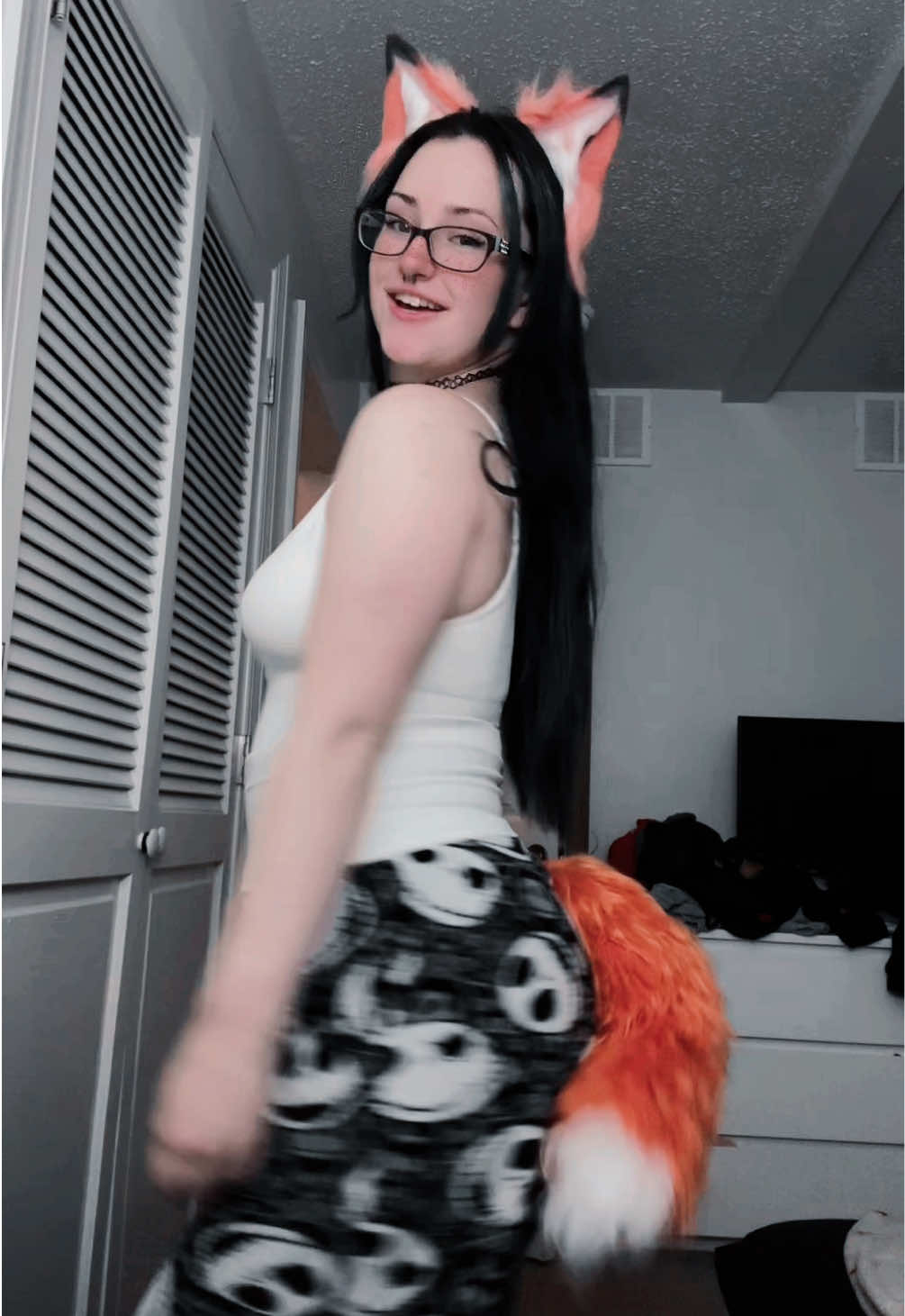 I was skeptical about the tank top riding up or moving a lot, but it’s actually really secure 🦊 #fyp #foryou #kemonomimi #fox #foxgirl #foxy #egirl #alt #foxkemonomimi  #kitsunemimi #feelingirltiktok #feelingirlshapewear #feelingirltanktop #feelingirl 