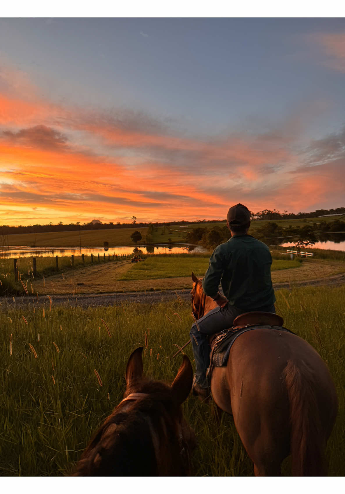 Another day, another sunset. #fyppppppppppppppppppppppp #country #sunset #horse #longlivecowboys #cowgirl @Mags 