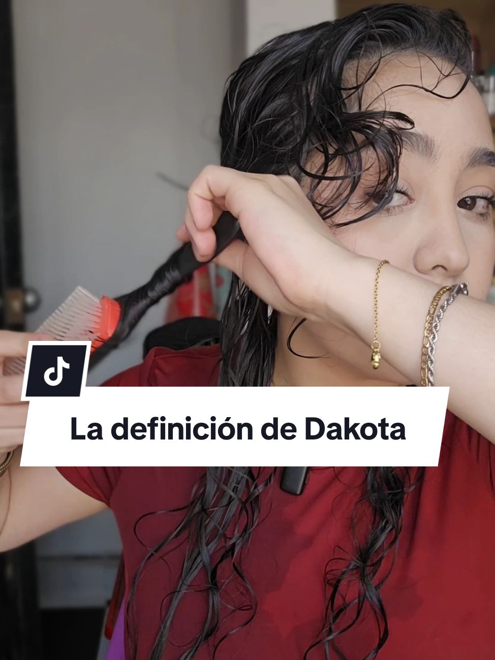 mis respetos para la paciencia de @Dakota pero vale la pena 🤌🏻  . . . #curlyhair #wavyhair #cabellorizado #cabelloondulado #rizoondulada #susana_mgpe #cuidadodelcabello #haircare #estilizado 