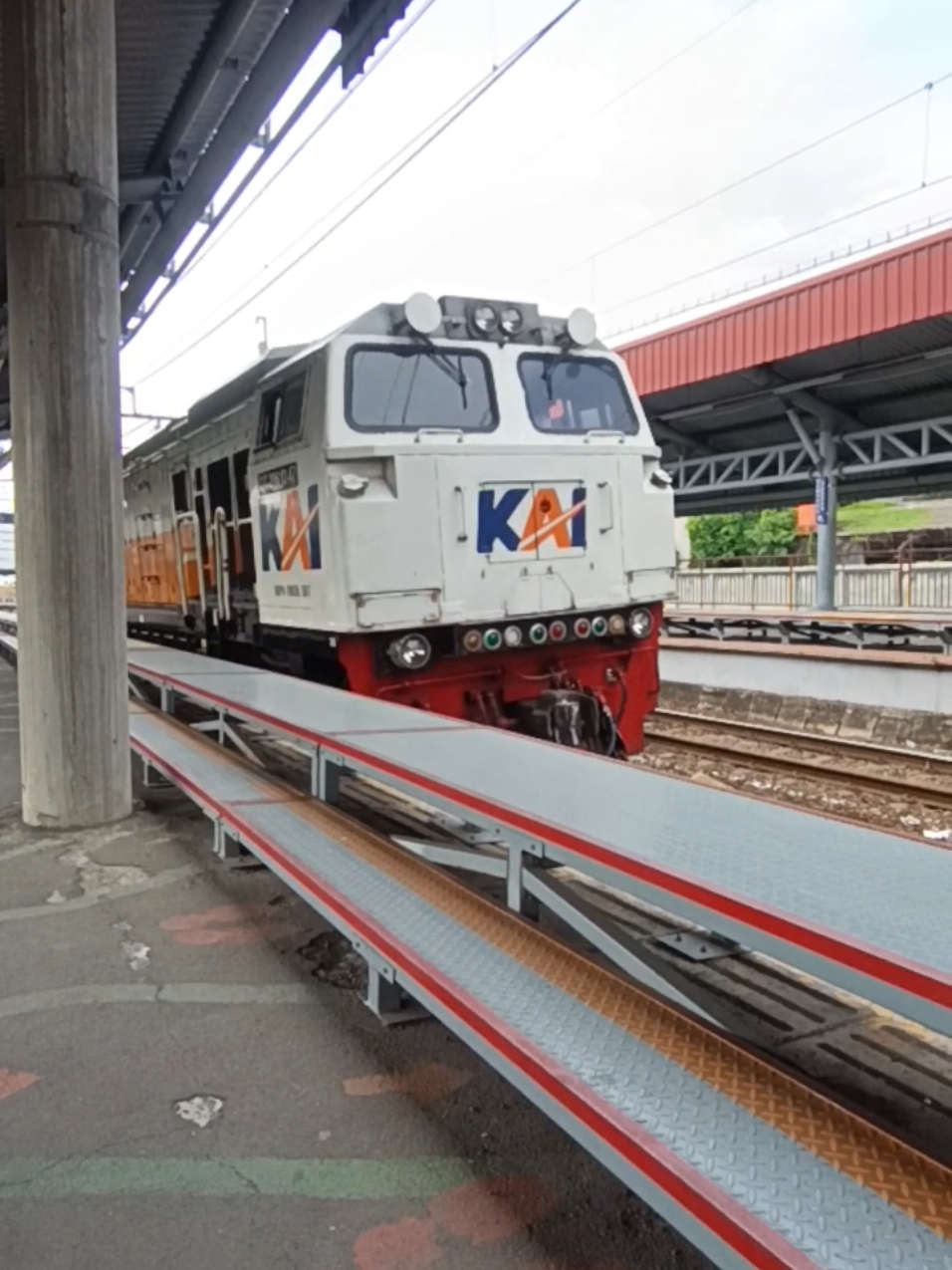 #keretaapiindonesia #stasiunkeretaapi #railfansindonesia