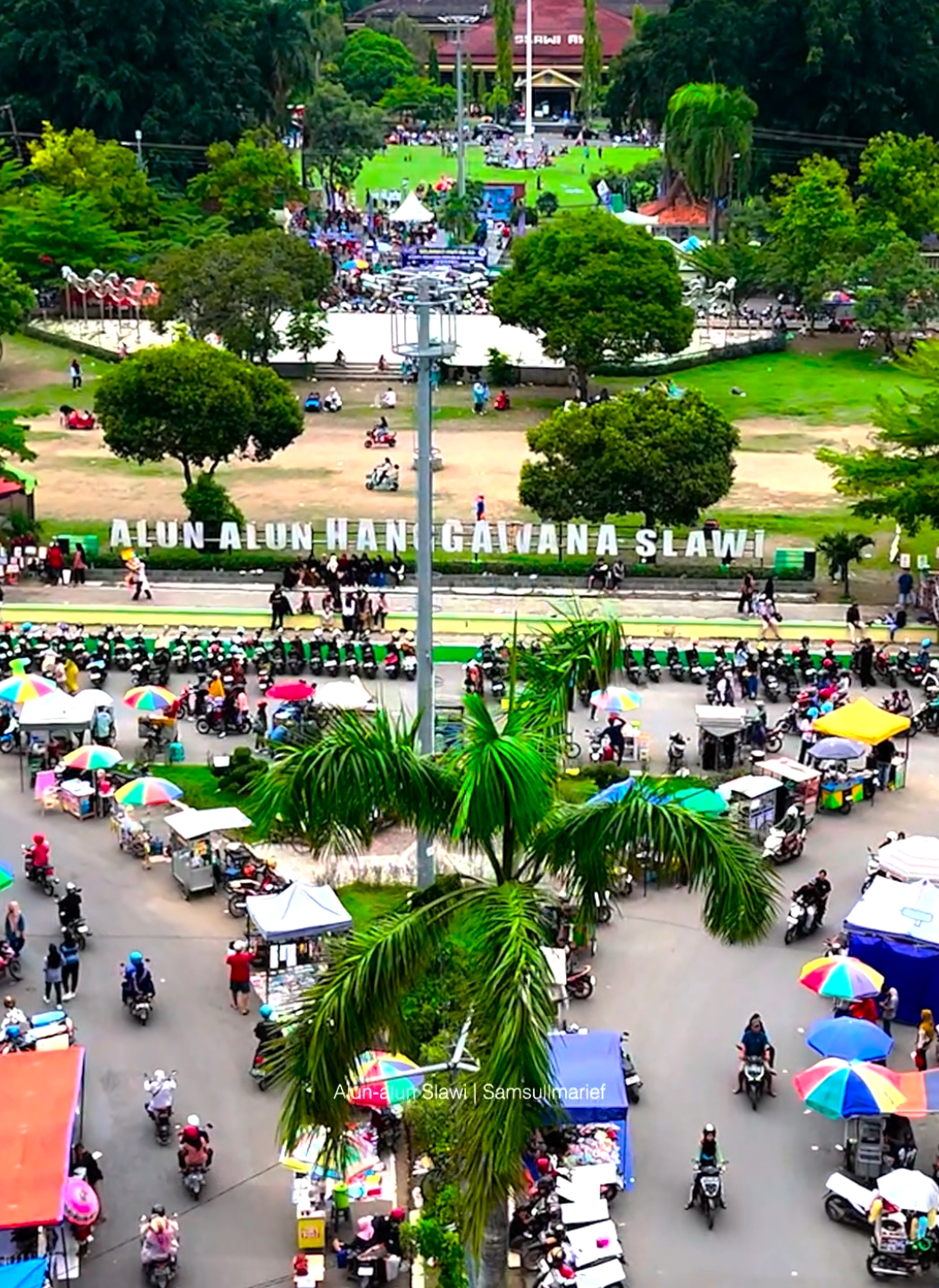 Dolan maring alun alun Slawi yuh lurr #alunalunslawi #alunalunhanggawanaslawi #slawi #slawiayu #tegal #tegalhits #tegalstory #tegallakalaka#wargategal #dolantegal #infotegal #reels #fyp #viral 