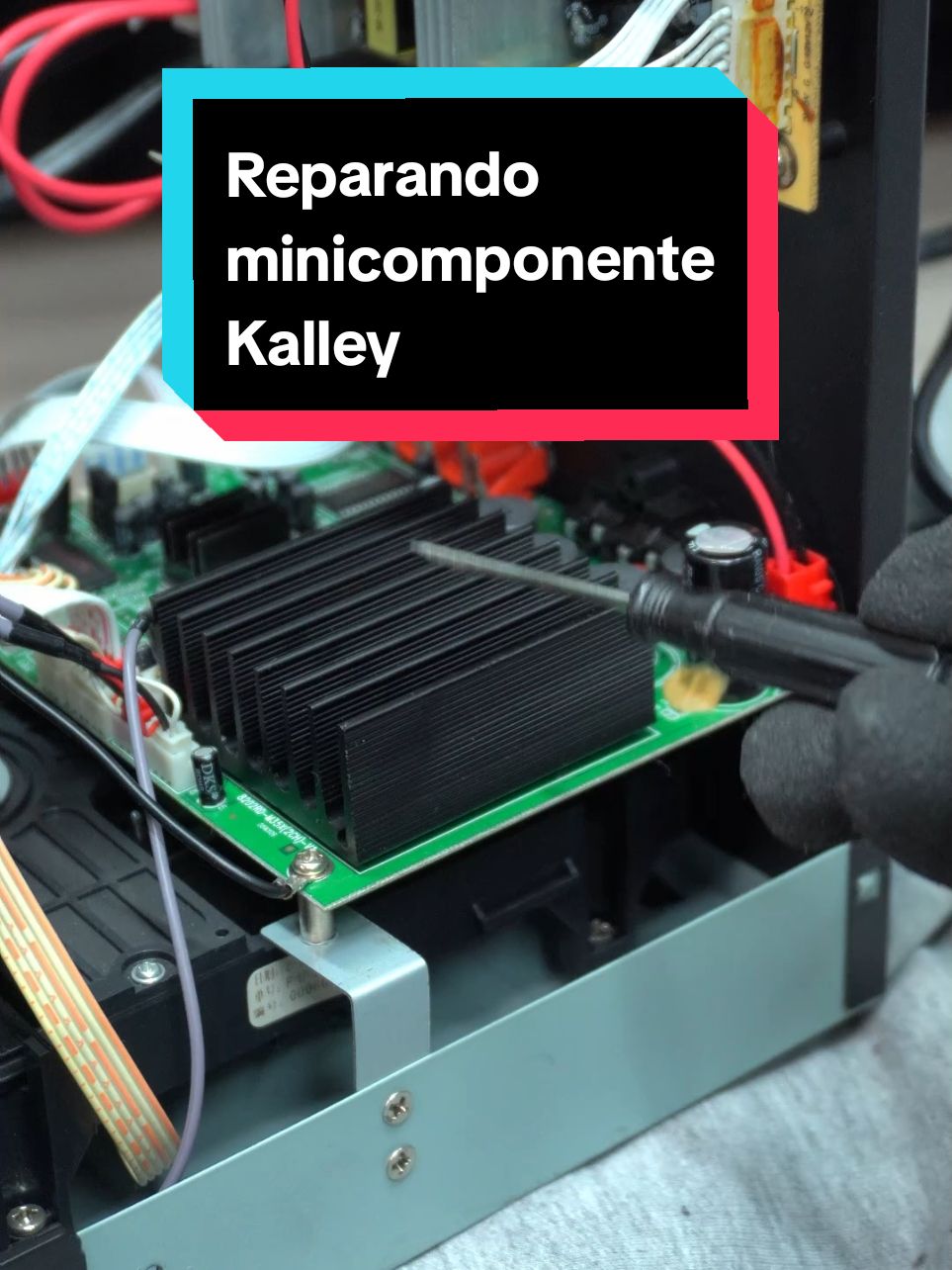 ¿Será que estará listo para cumplir su propósito diciembrino? 🤔 Lo averiguaremos #microscope #microscopio #repair #reparacion #electronica #electronics #audio #soldadura #sonido #sound #minicomponente #equipo #diciembre 