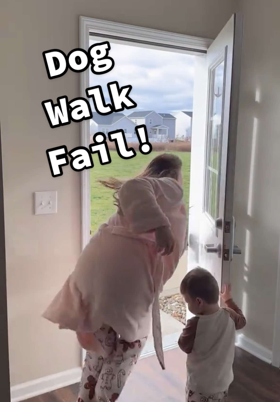 The dangers of retractable leashes ladies & gentlemen!🤣💥🐕 (Via - @whitlow.mama) #DogsOfTikTok #Fails #DogMomLife #fyp