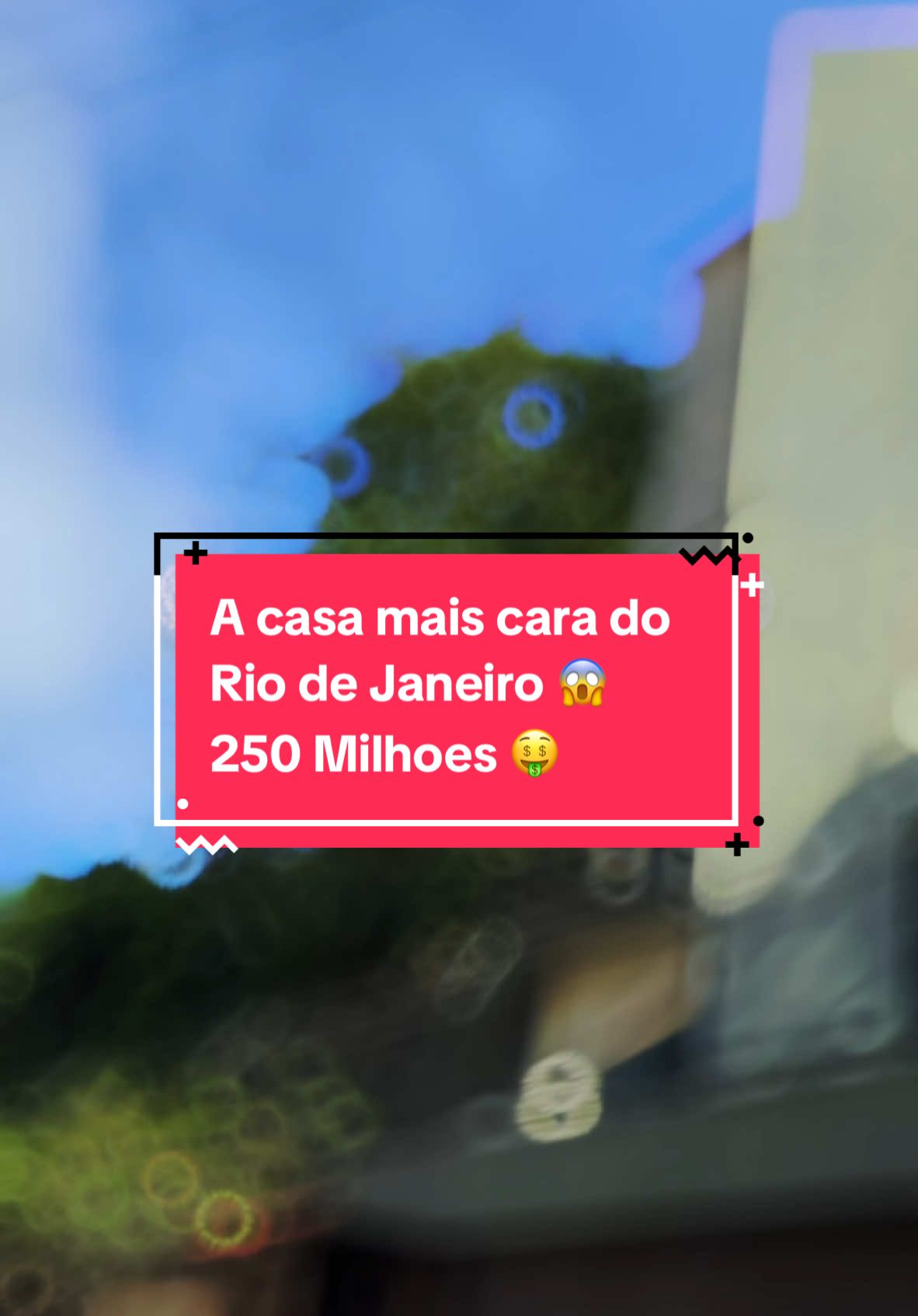 A casa mais cara do Rio de Janeiro A propriedade está localizada no bairro Joá, na zona oeste do Rio de Janeiro Tem mais de 6 mil metros quadrados de área Foi projetada por Burle Marx Está dividida em três núcleos independentes Possui sete suítes, 18 banheiros, academia, cinema, boate, spa, piscina semiolímpica, jacuzzi e área para mini golfe Tem vista para o mar e para a Pedra da Gávea É rodeada pela Floresta da Tijuca e está a poucos minutos da Barra da Tijuca e do Leblon 🎬