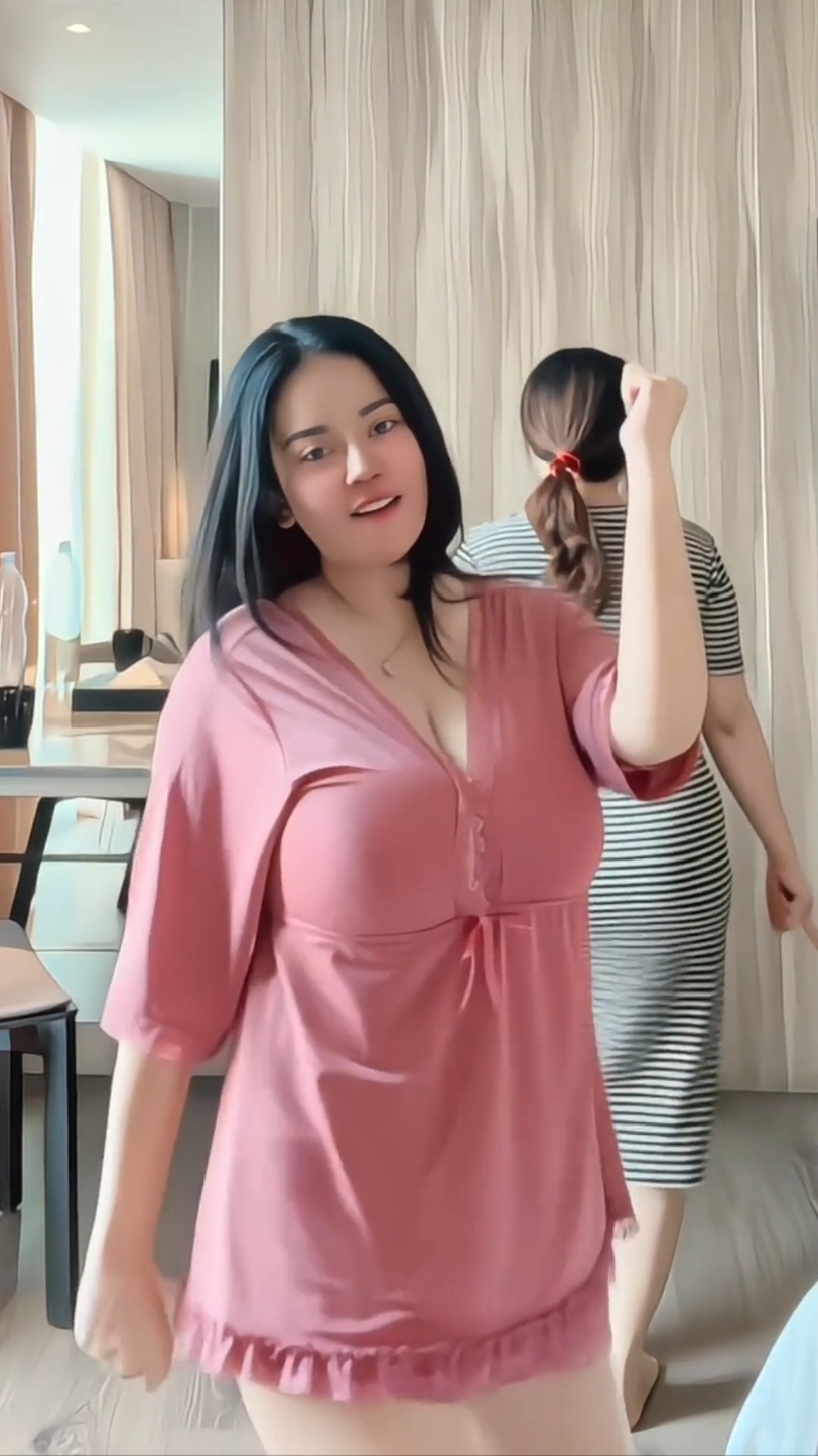 tante aja daster pink joget pulan🤤 #daster #douyinshort🍑 #tobrutt🍑 #pulen #chinesegirl #manhwa #spekmanwha #asian #asiangirl #dance #joget #goyang #soundviral #fypシ #foryou #masukberanda 