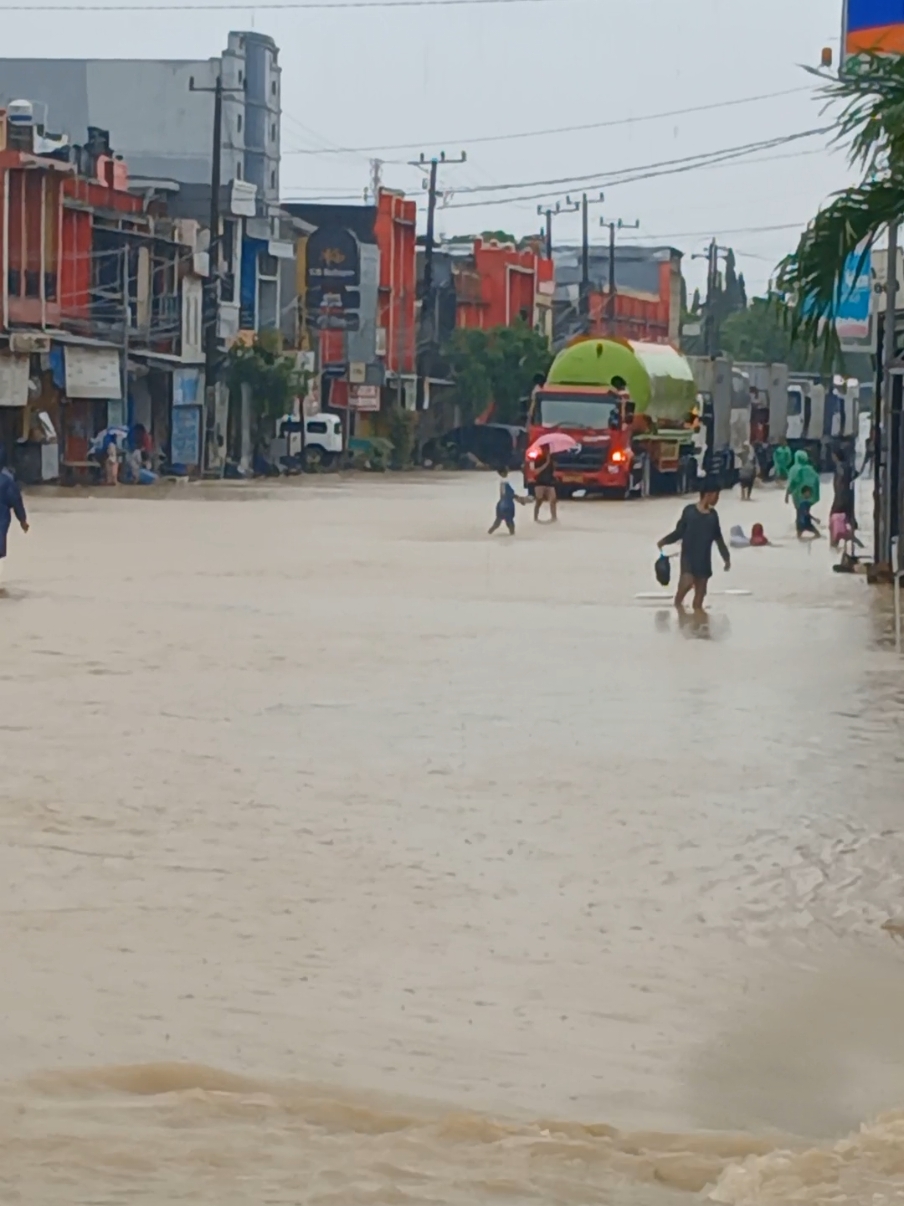 info banjir pangkep 22 desember 2024, hujan masih berlanjut macet dimana2 #banjir#pangkep 