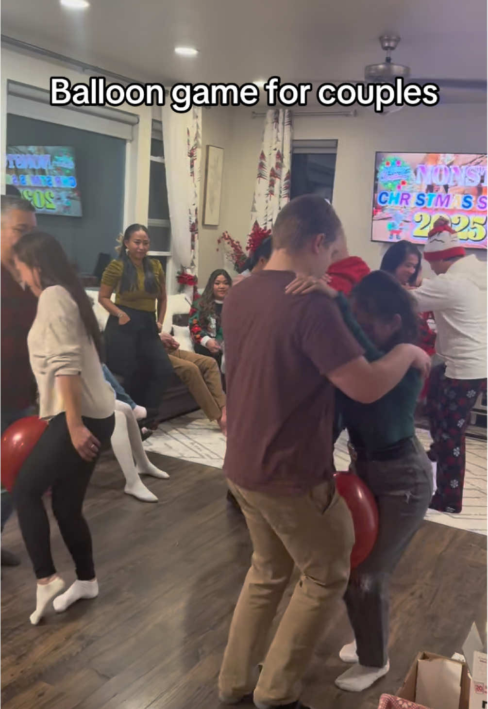 Christmas Balloon Game for Couples #christmasparty #christmasgames #couplegame 