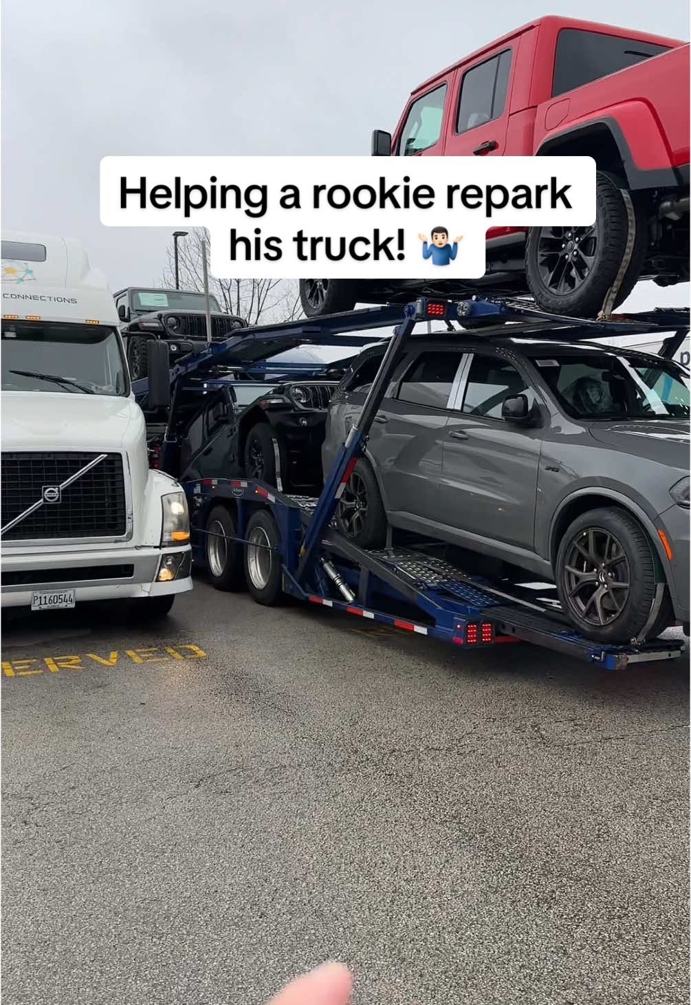 Helping a rookie truck driver repark his semi truck! #Trucker #Trucking #TruckerLife #Carhauler ##Peterbilt##Peterbilt389##Peterbilt589##Rookie##CarhaulerLife##fyp