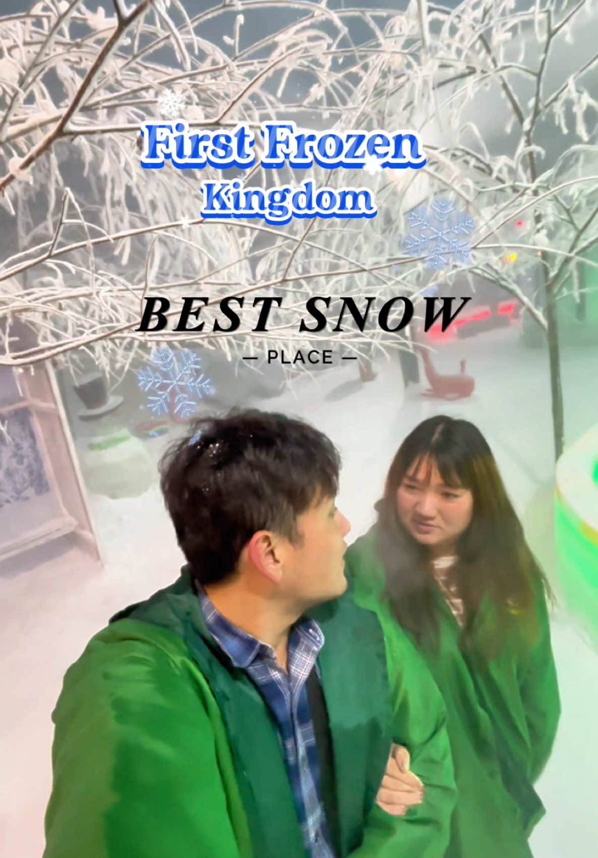 Memang ga salah kalo tempat ini namanya @First Frozen Kingdom karena dari semua wahana salju main di indonesia cuma tempat ini yang paling keren dekorasi dan perawatannya… 😍 Gimana ngga? Patung es yg ada disini di pahat langsung oleh ahli pemahat yang di panggil dari luar negeri lohh, makanya detail dari patungnya sangat estetik 🥰 Selain itu staff disini ramah-ramah dan sigap saat melayani customer saat di area ☺️ Untuk akses ke tempat ini juga cukup mudah bisa naik kendaraan umum dengan LRT atau naik kendaraan pribadi dengan tujuan Mall Revo Bekasi 😆 Ayo ajak keluarga/teman/pasangan kalian buat cobain keseruan tempat main salju yang satu ini dijamin bakal terkagum dengan keindahannya 🤗 #CapCut #frozen #salju #firstfrozenkingdom #mainsalju 