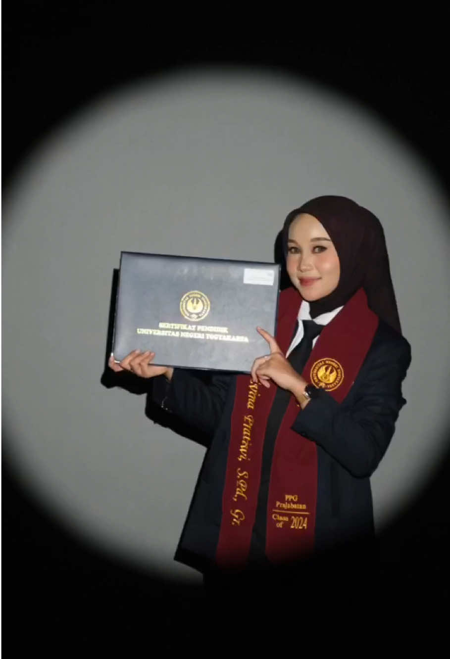 proud of me bisa survive sampai detik ini˙✧˖°🎓👩🏻‍🎓 ༘⋆｡ #ppg #uny #ppgprajabatan #yudisium 