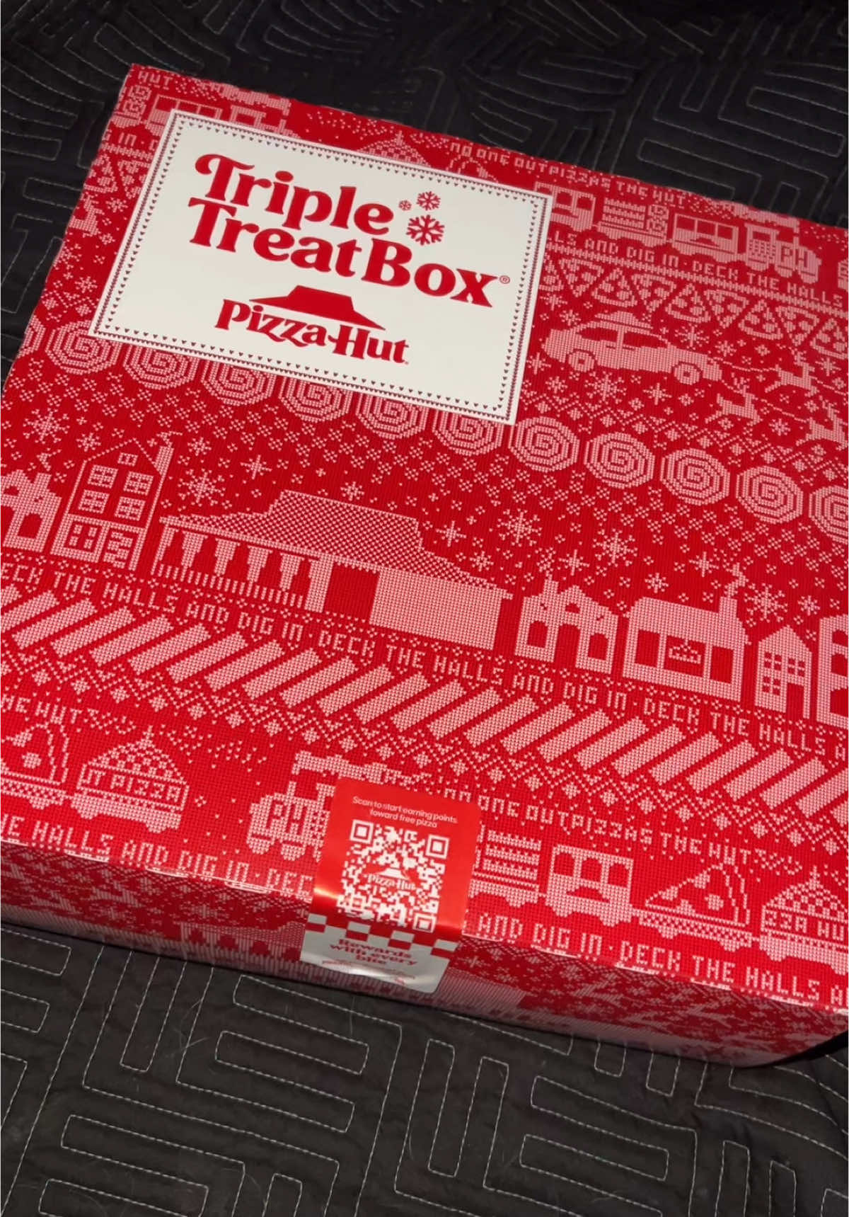 @Pizza Hut triple threat box omg 😩😩  #yesking #cleotrapa #icespice #fortune #vacuum #cleopatra #ranch #pizzahut #pizzalover #pizza #dinner #pepperoni #sausage #garlic #breadsticks #cinnamon 