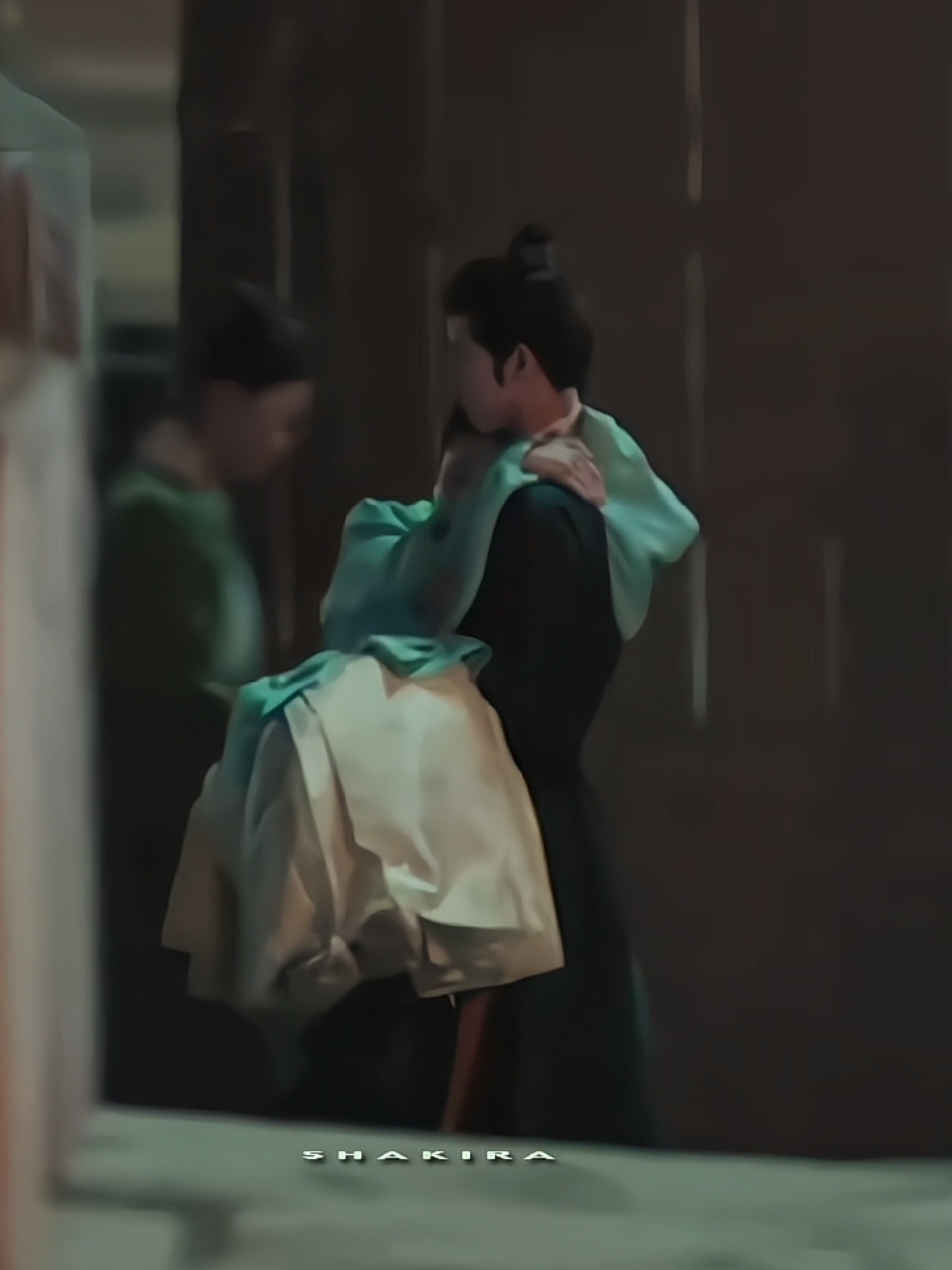 THE WAY HE CARRIES HIS WIFE IN HIS ARMS❤️‍🔥#mengziyi #liyunrui #songmo #douzhao #blossom #cdrama #fyp #mengziyi 