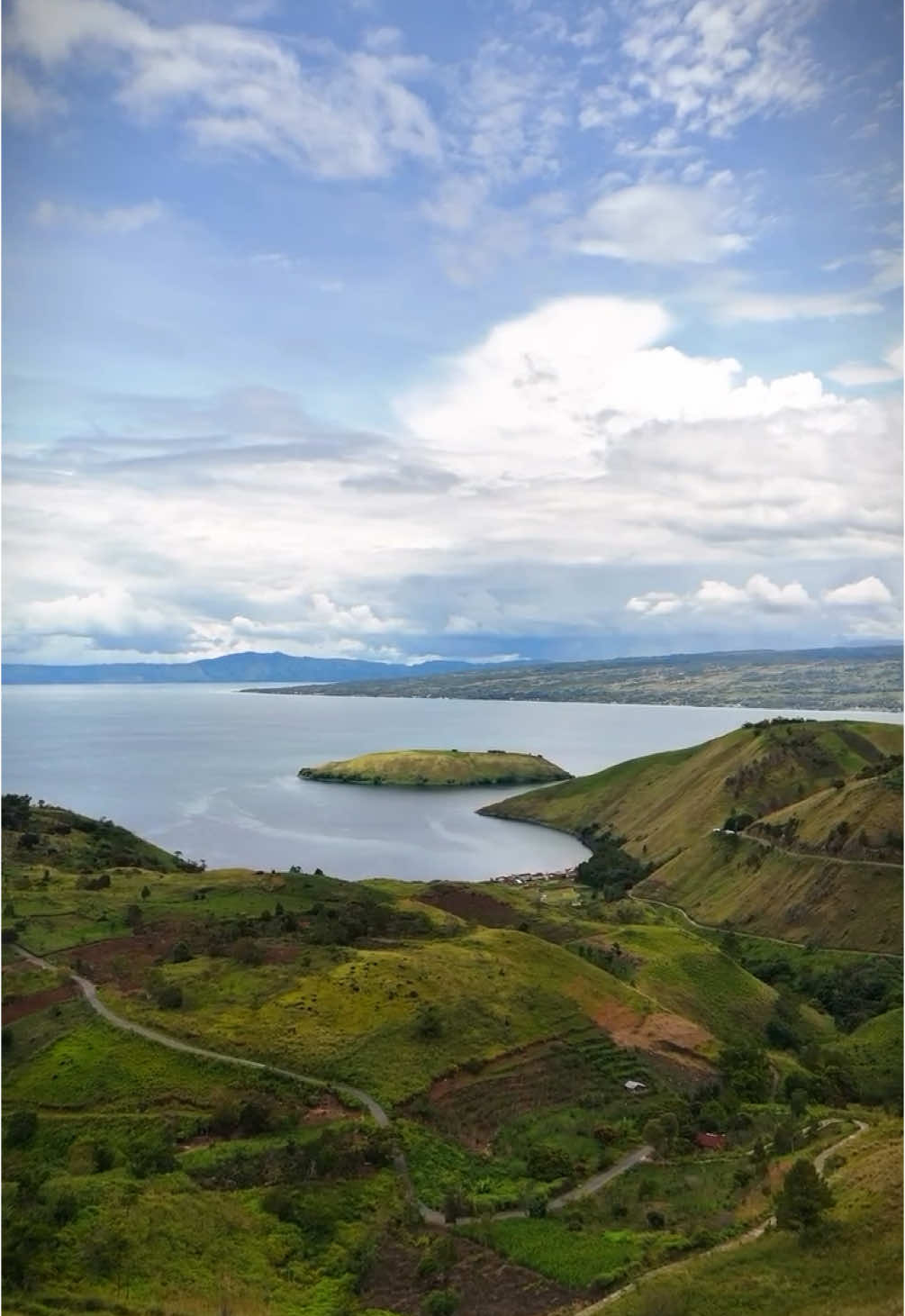 Jadi kapan kamu ngabisin cuti akhir tahun kemari ? 📍Loc : Batu Anduhur #danautoba #samosir #batuanduhur #wisatasumut #sumut #fyp #fypシ #tiktok #viral 