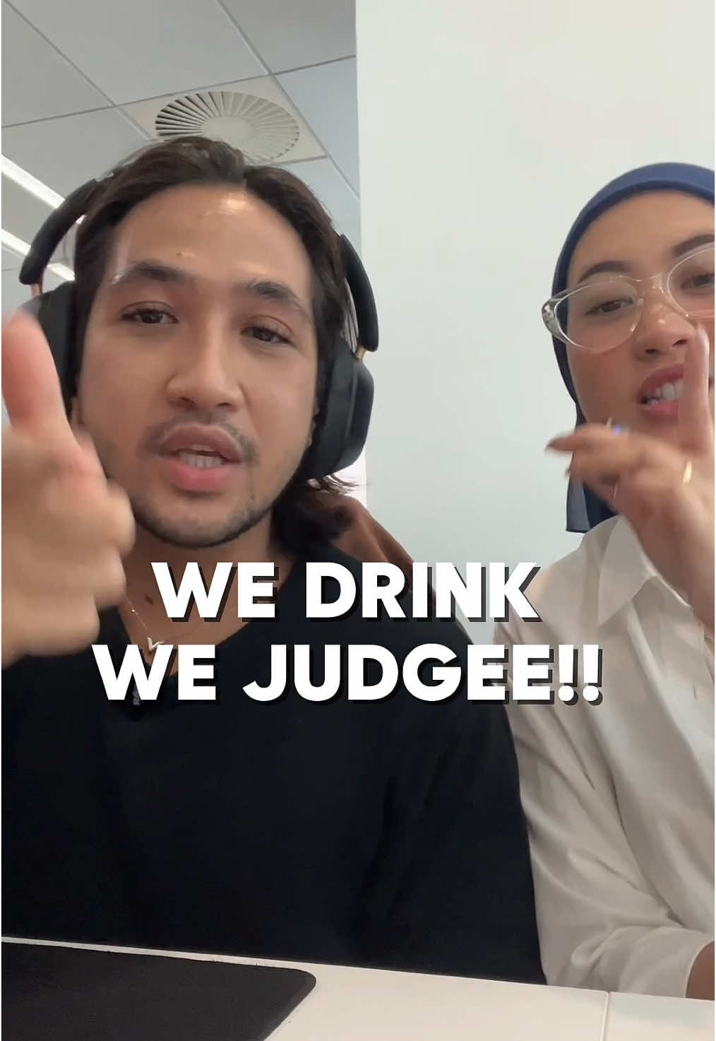 Aku memang kuat judge!! Ofc gonna do this with @Sarah Nasib nasib semua sedap! @ZUS Coffee®️ #fyp #foryoupage #ZUScoffee #honestreview 